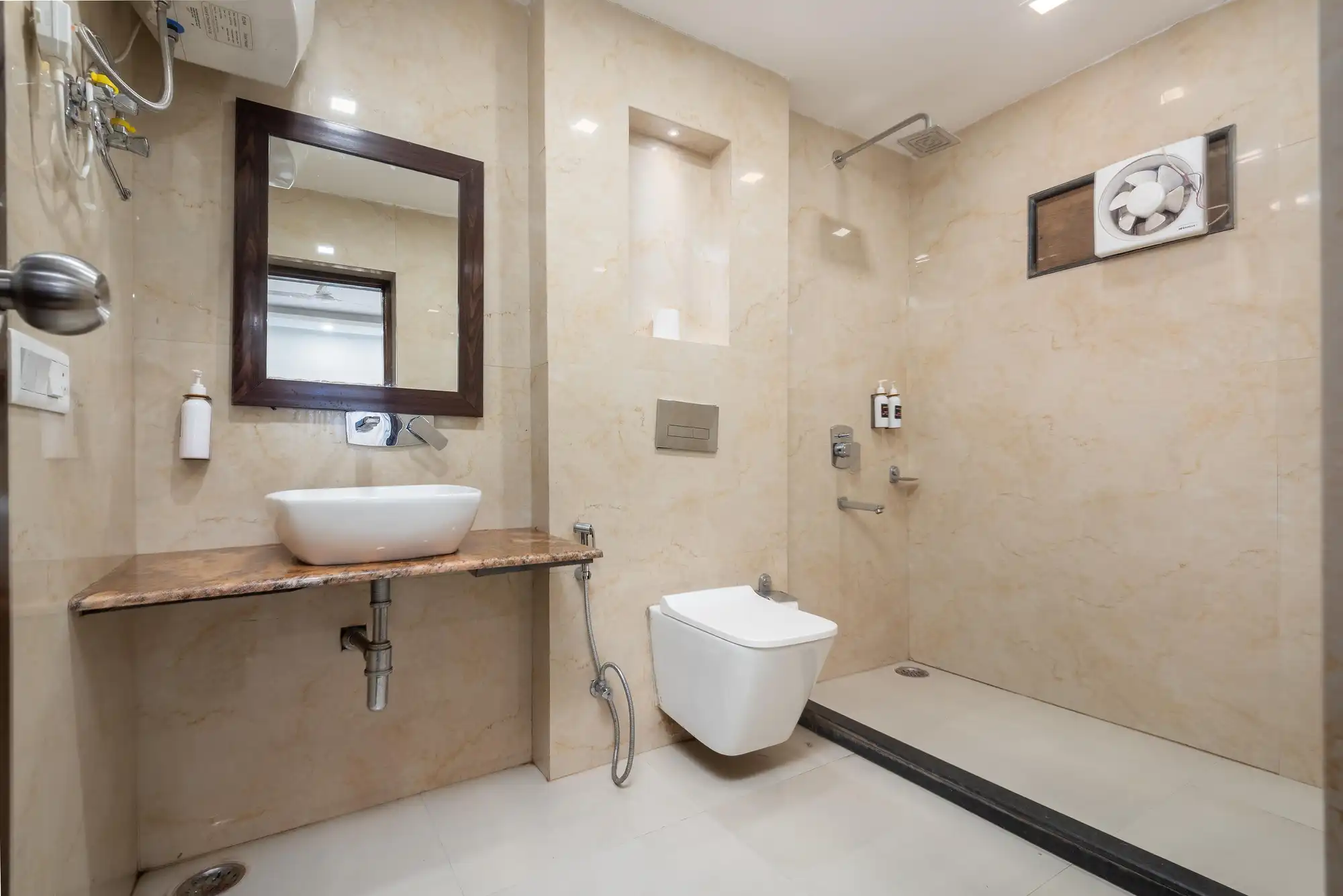 Hotel 30 Degree Mussoorie - On Mall Road with Parking Bathroom