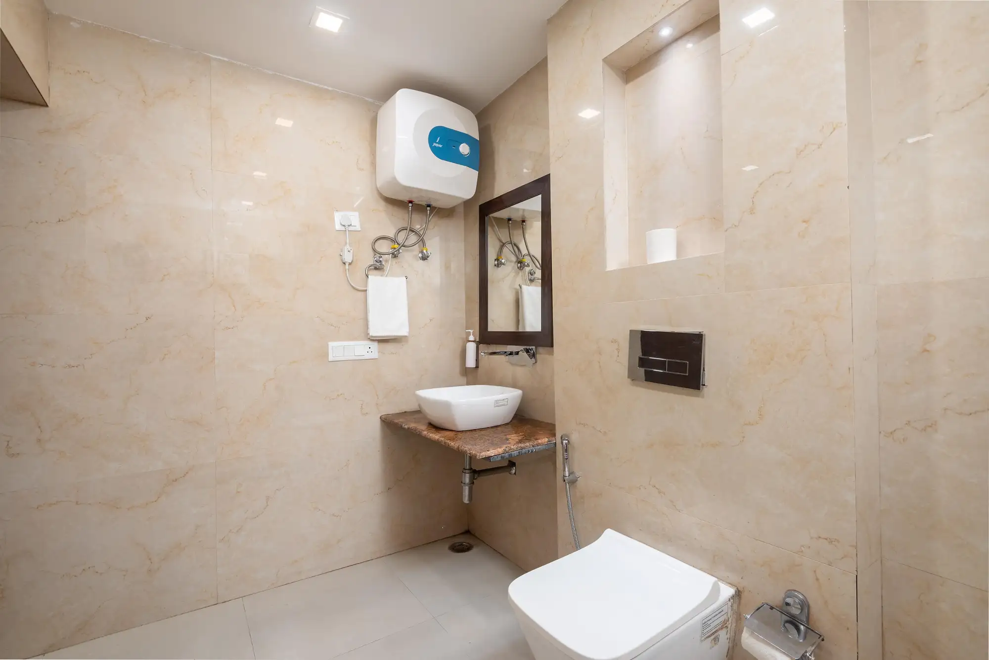 Hotel 30 Degree Mussoorie - On Mall Road with Parking Bathroom