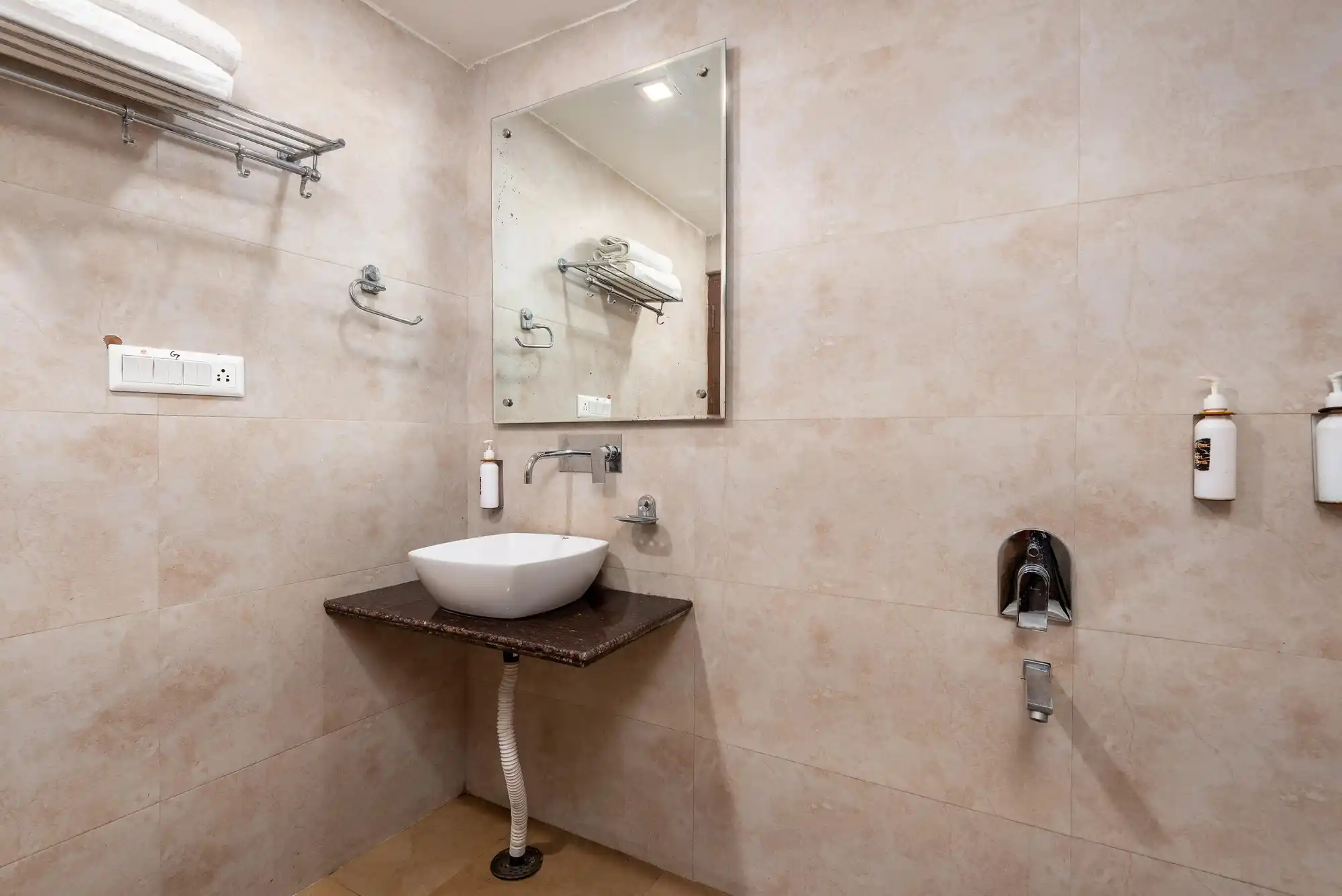 Hotel 30 Degree Mussoorie - On Mall Road with Parking Bathroom