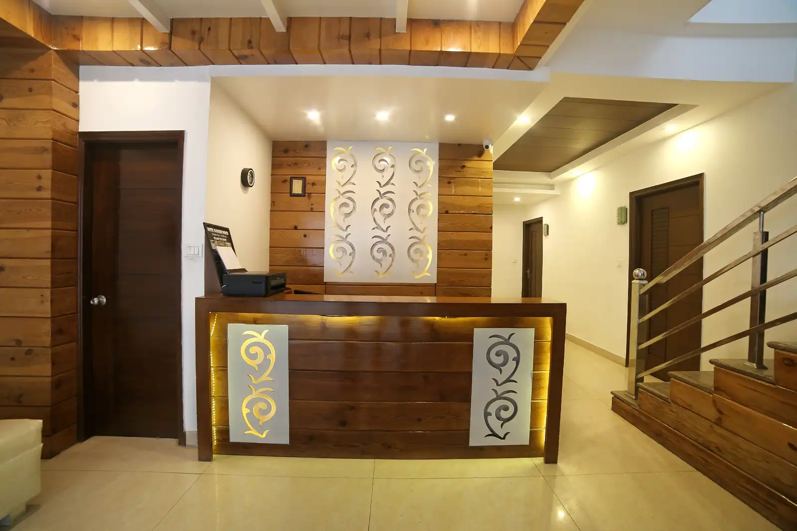 Hotel 30 Degree Mussoorie - On Mall Road with Parking Reception
