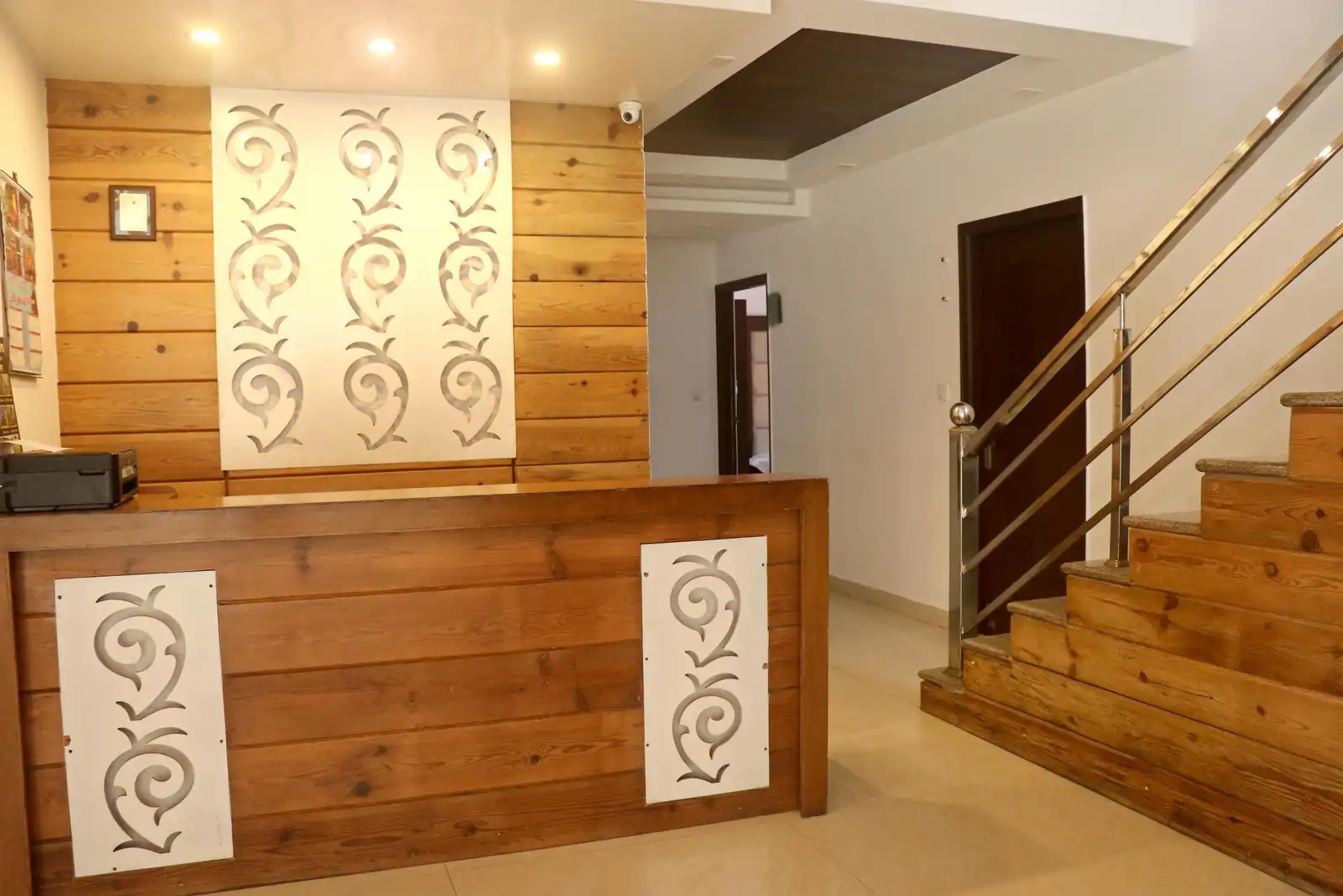 Hotel 30 Degree Mussoorie - On Mall Road with Parking Reception