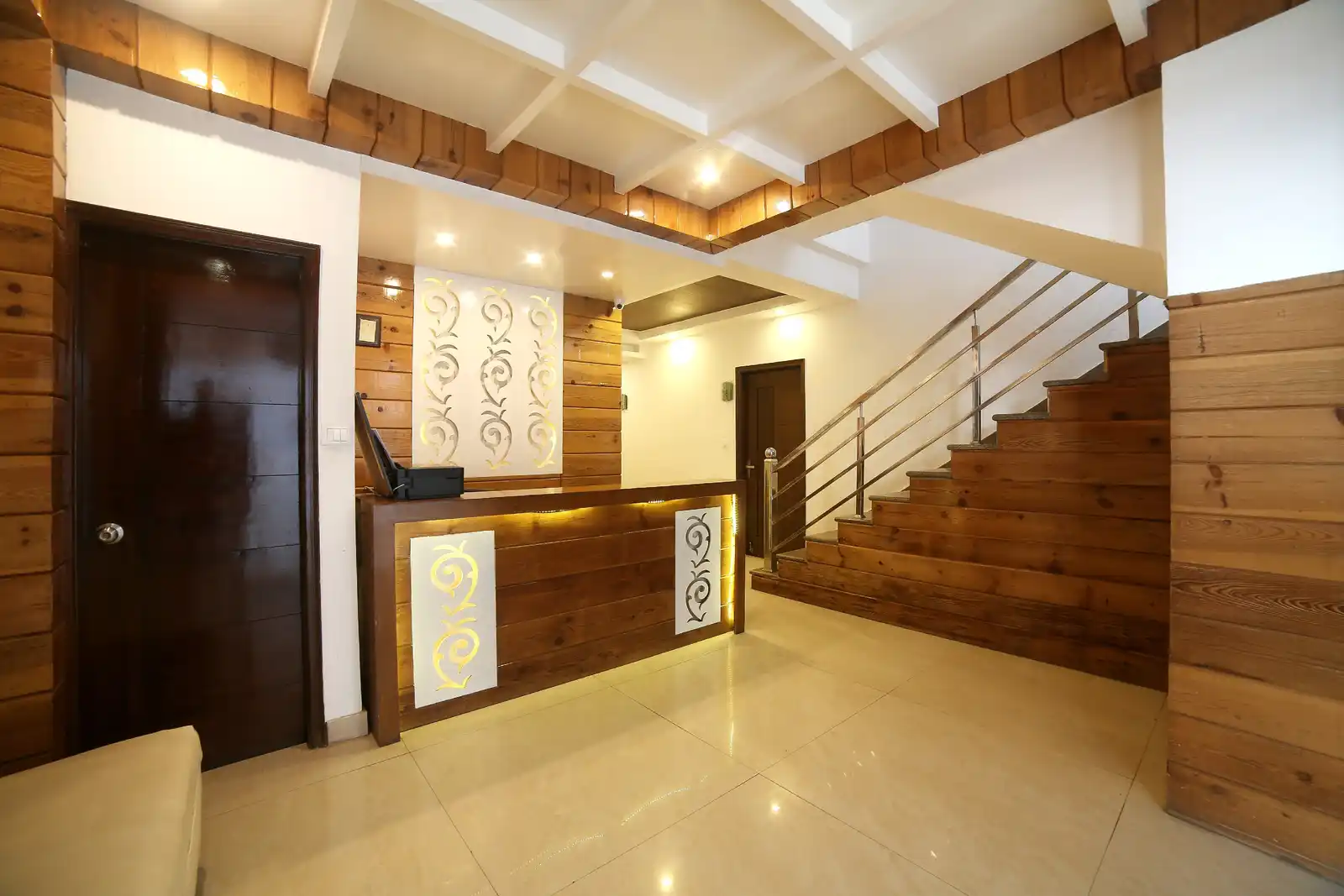 Hotel 30 Degree Mussoorie - On Mall Road with Parking Reception