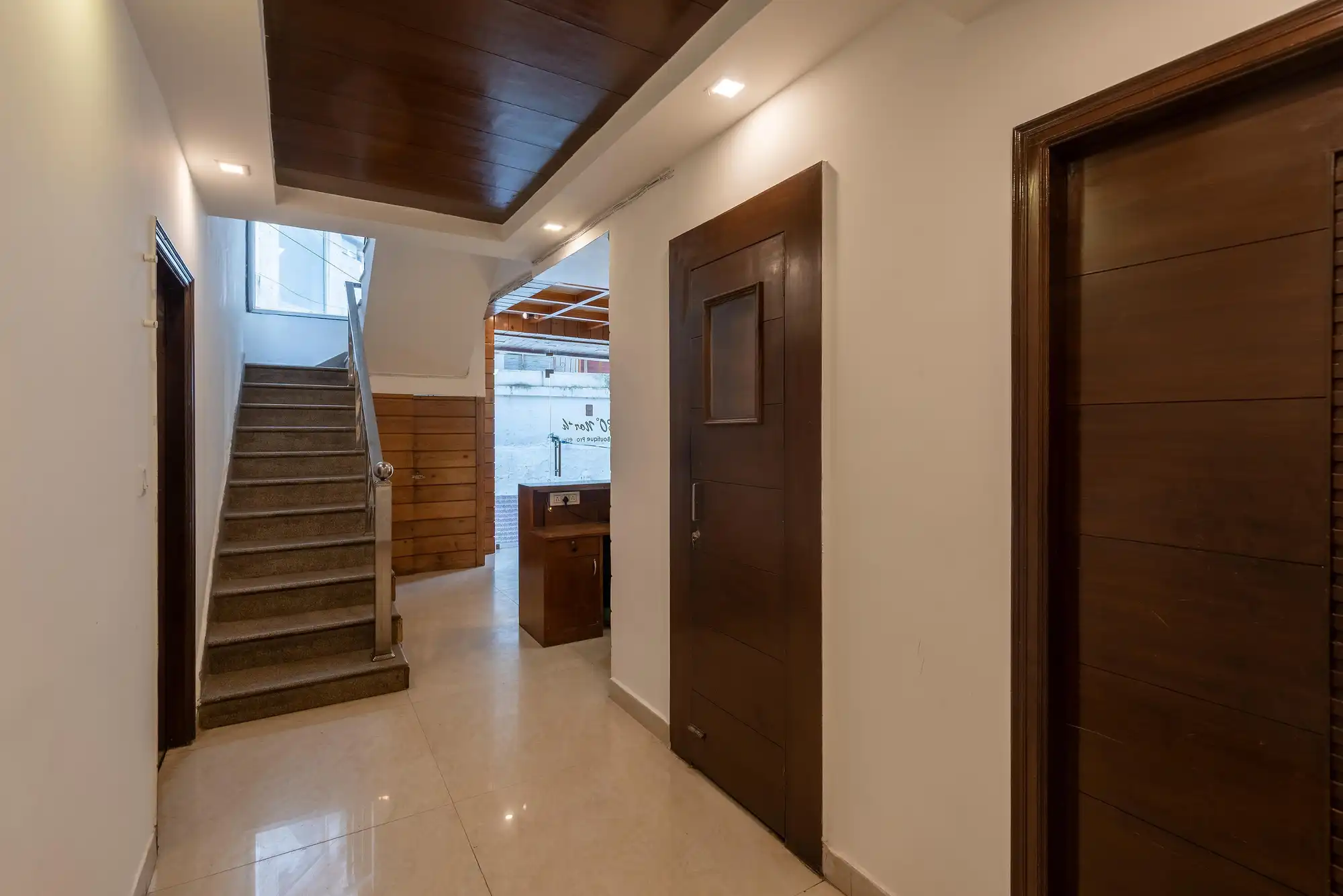 Hotel 30 Degree Mussoorie - On Mall Road with Parking Common Area