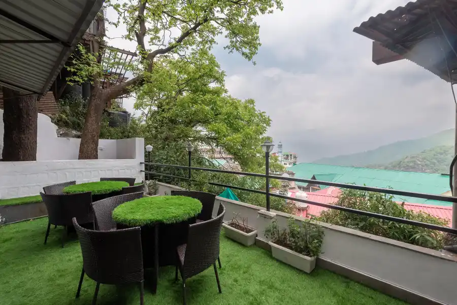 Hotel 30 Degree Mussoorie - On Mall Road with Parking Views