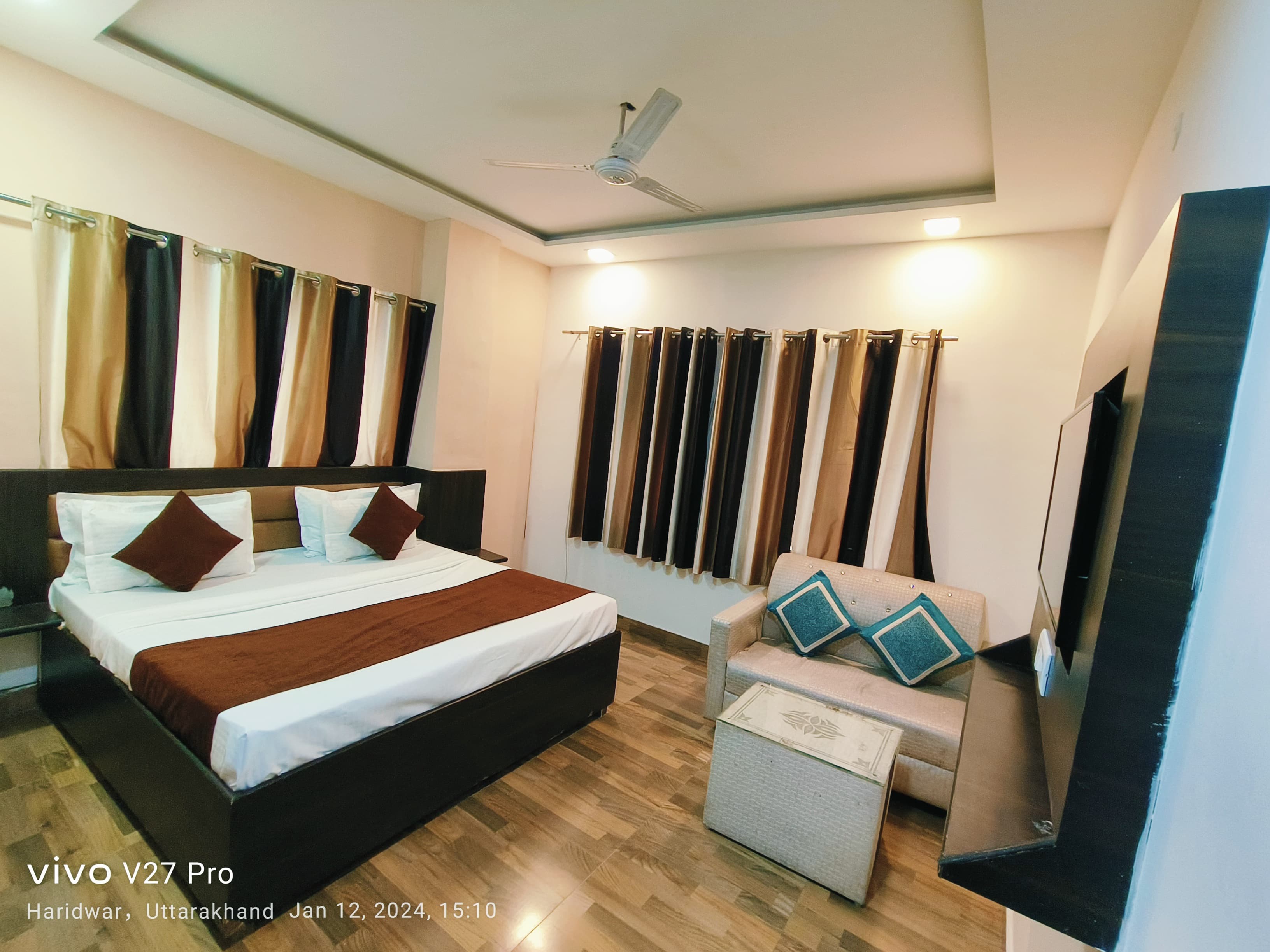 Hotel Crystal Room