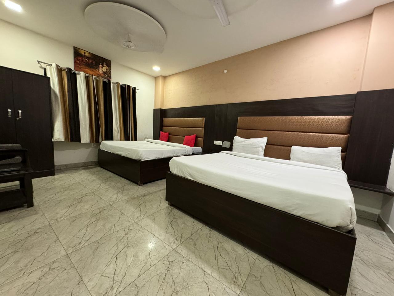 Hotel Crystal Room