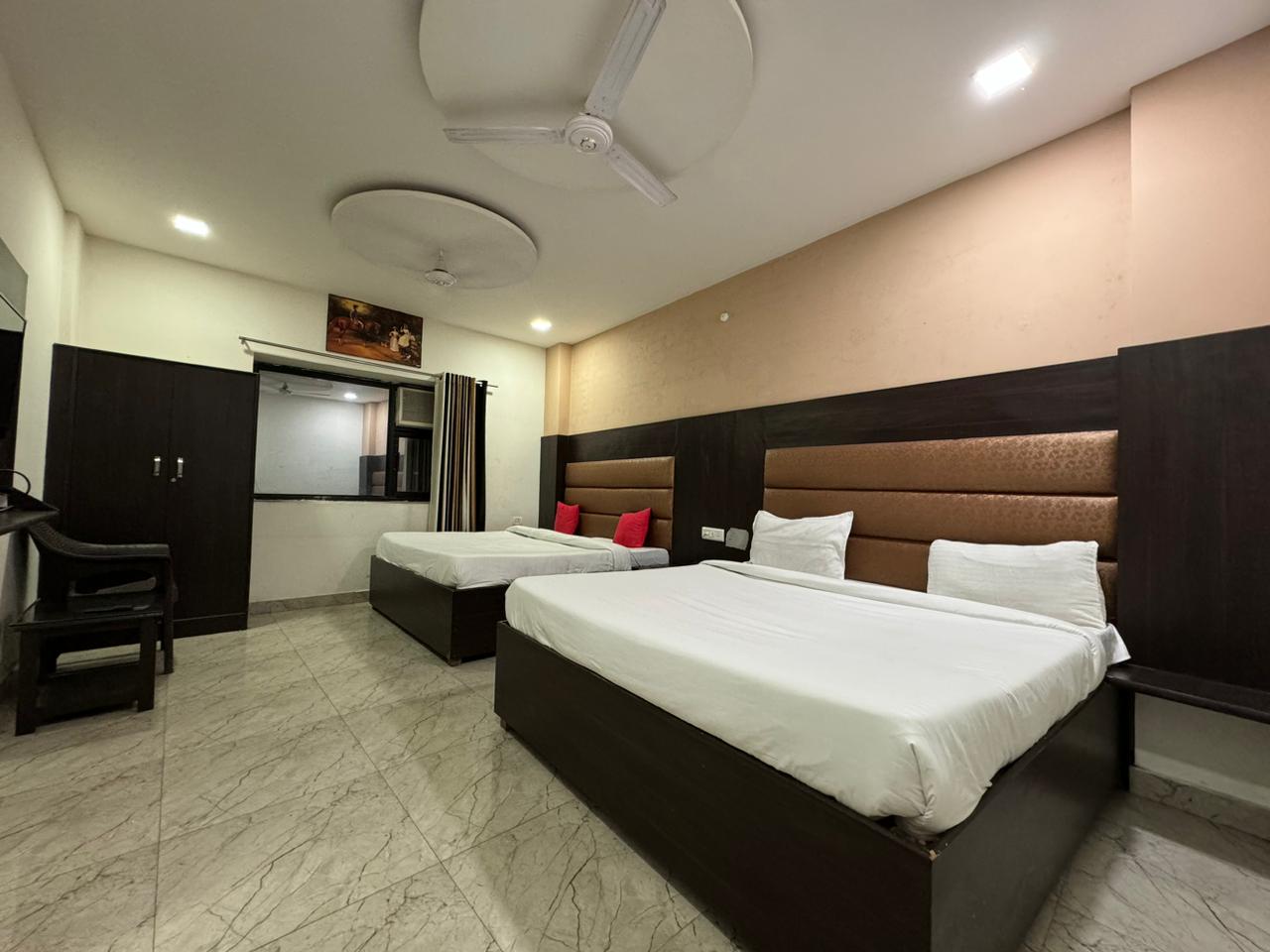 Hotel Crystal Room