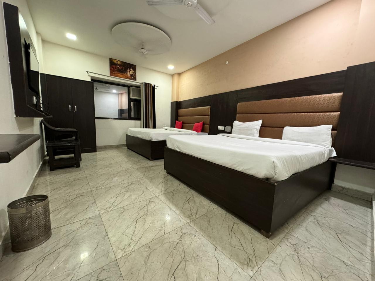 Hotel Crystal Room