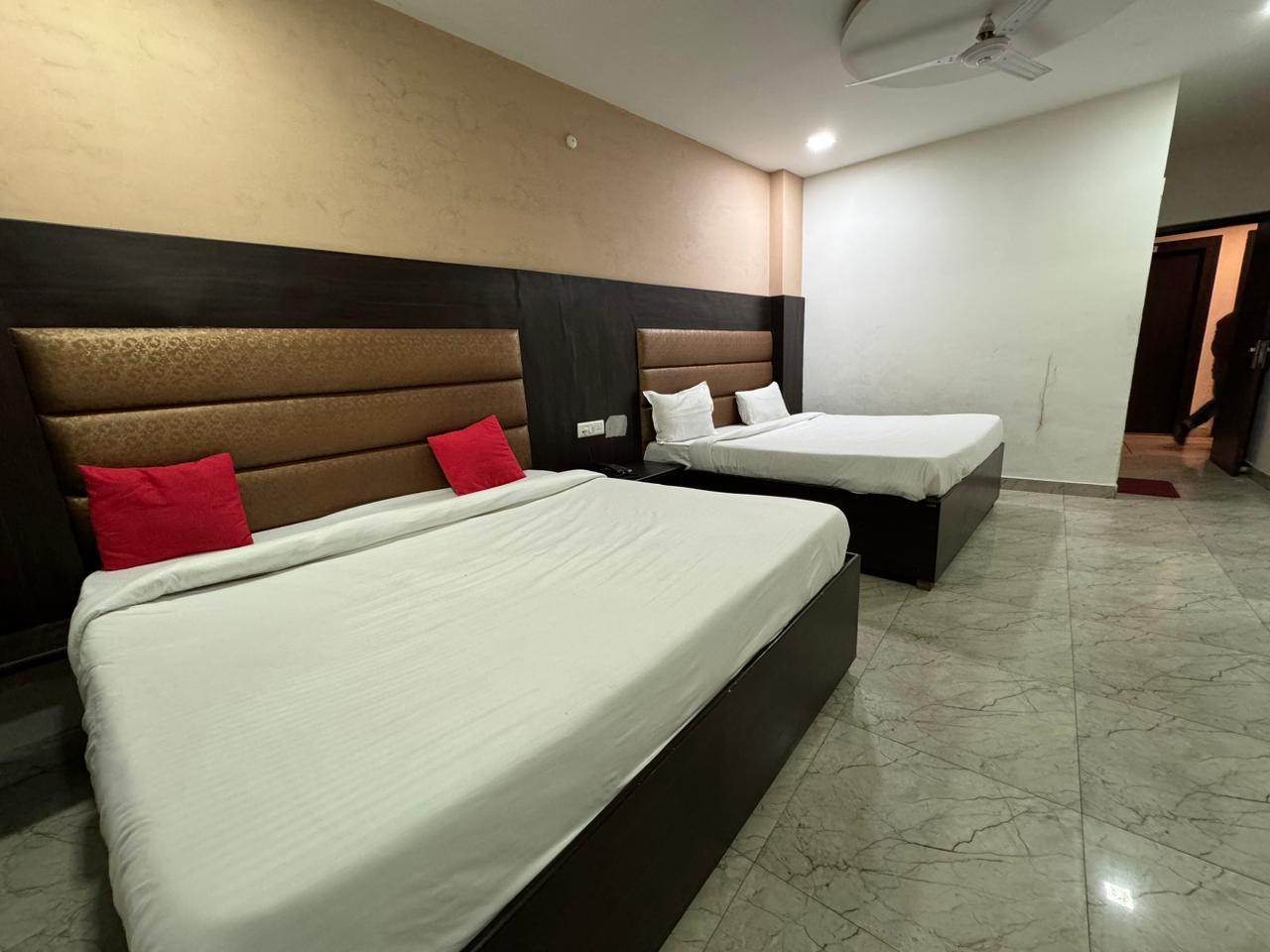 Hotel Crystal Room