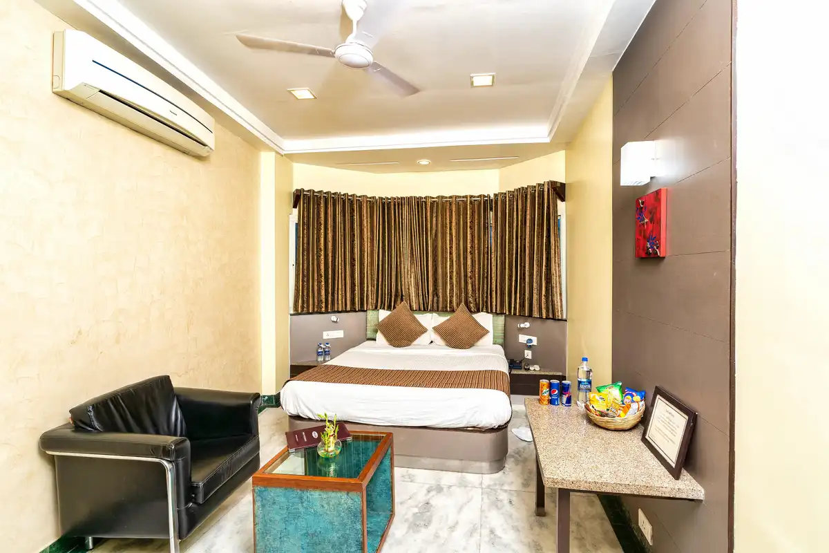 HOTEL DAYAL Room