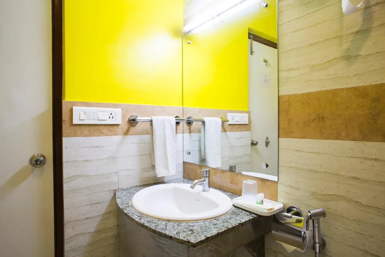 HOTEL DAYAL Washroom