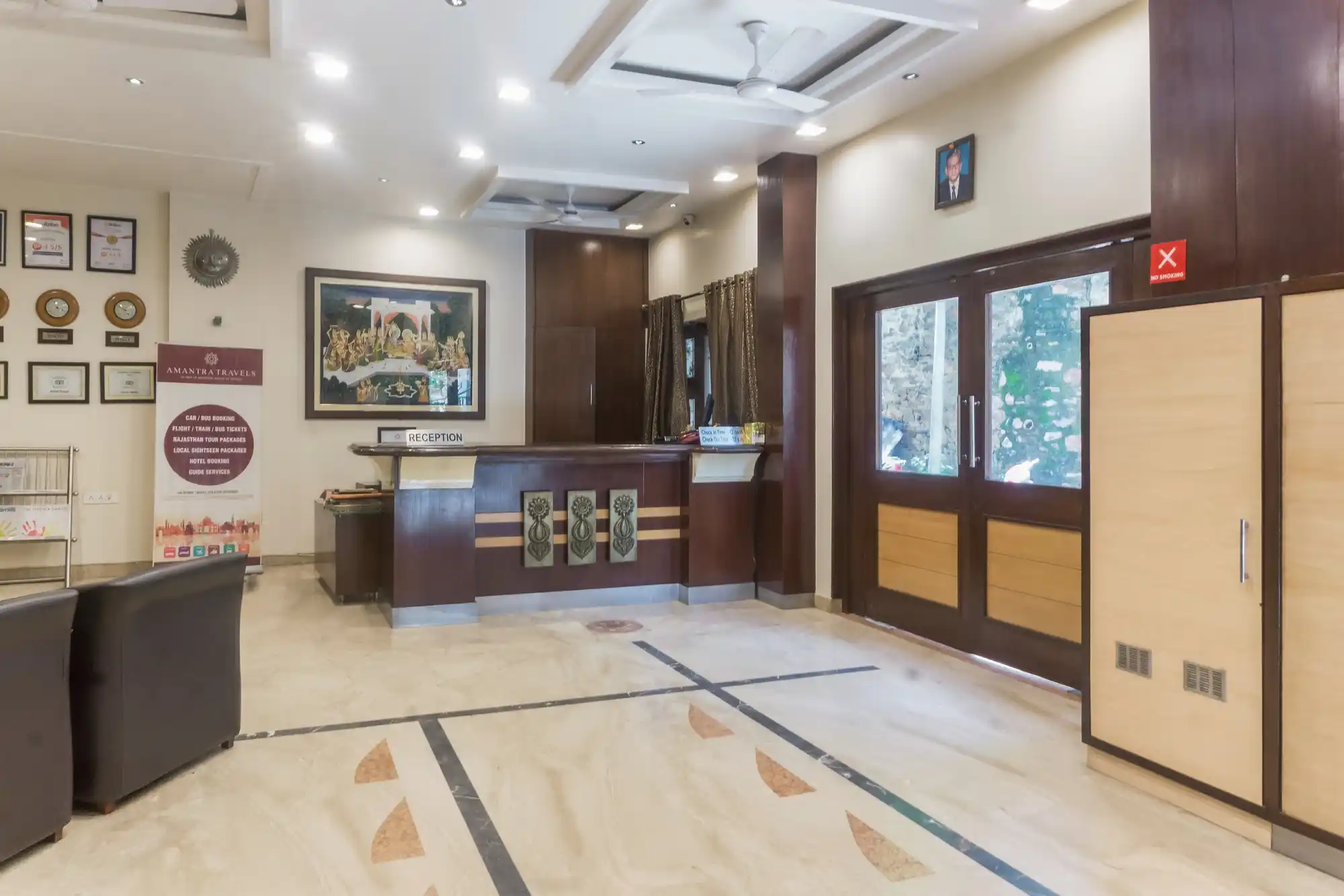 HOTEL DAYAL Reception