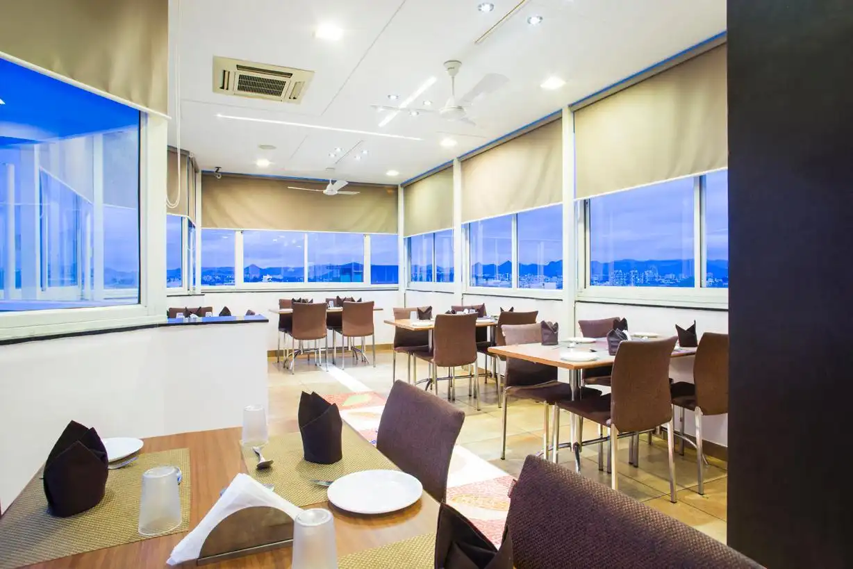 HOTEL DAYAL Dining