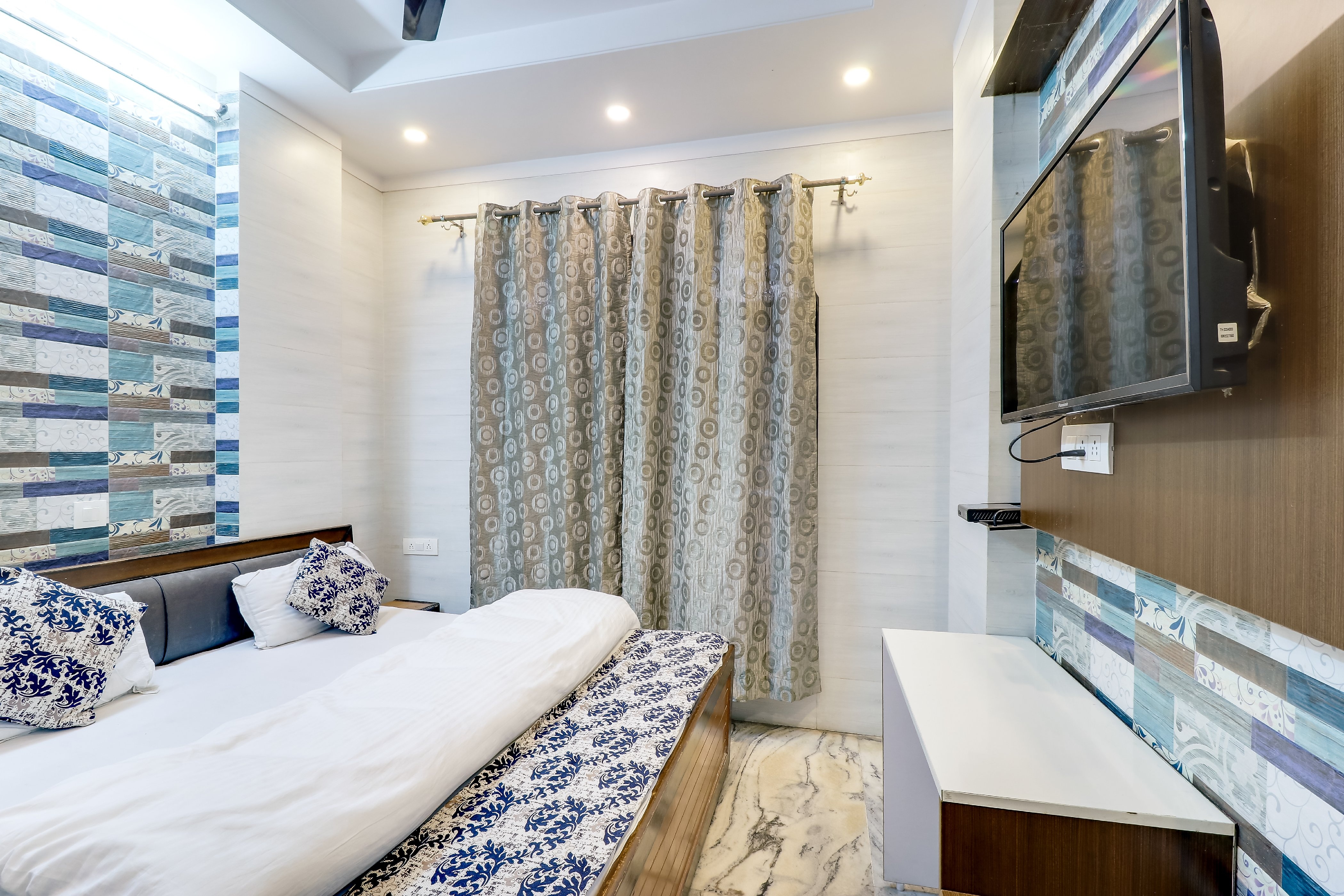 Hotel Grand Room