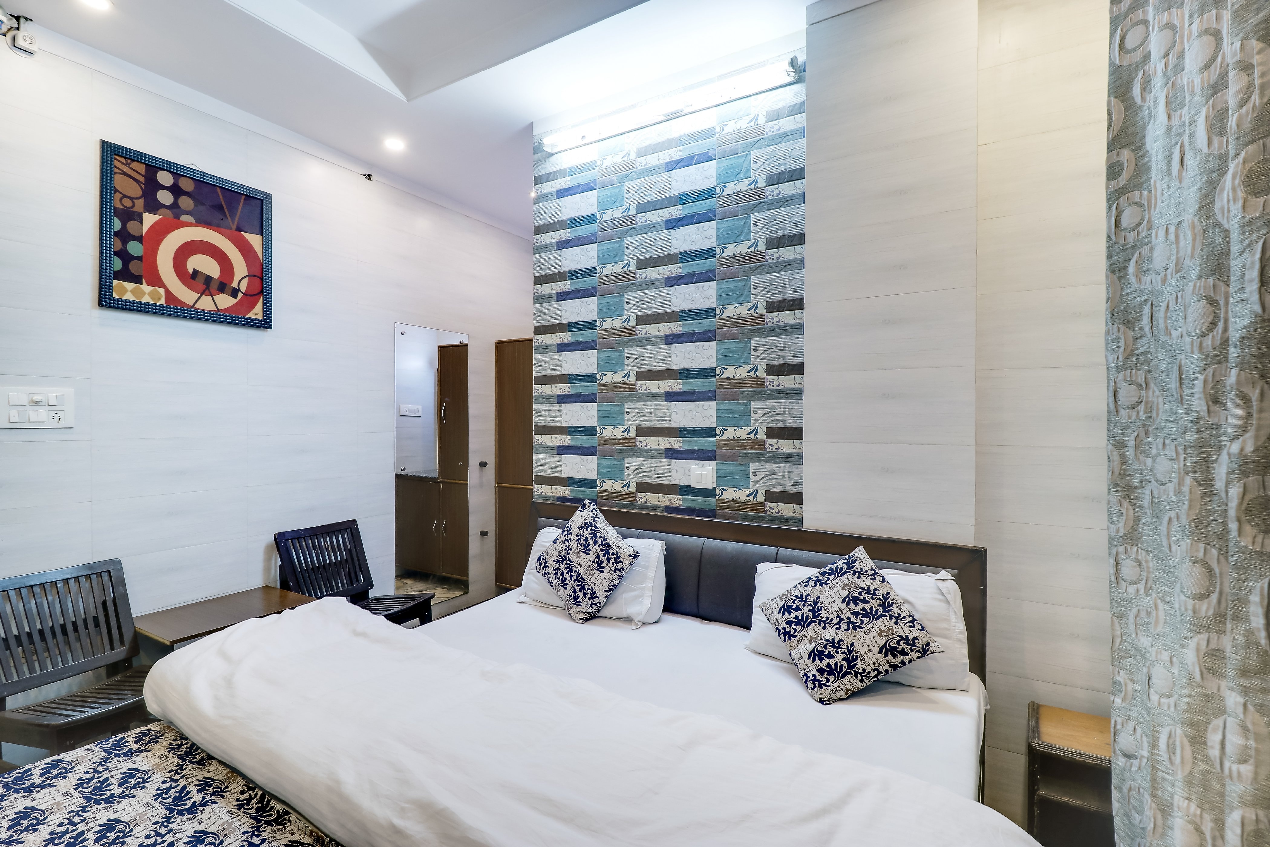 Hotel Grand Room