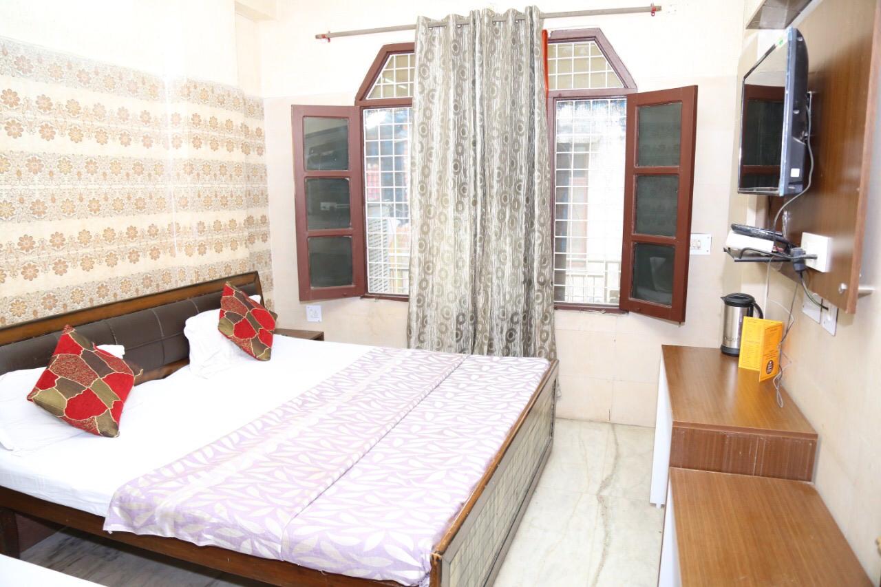 Hotel Grand Room