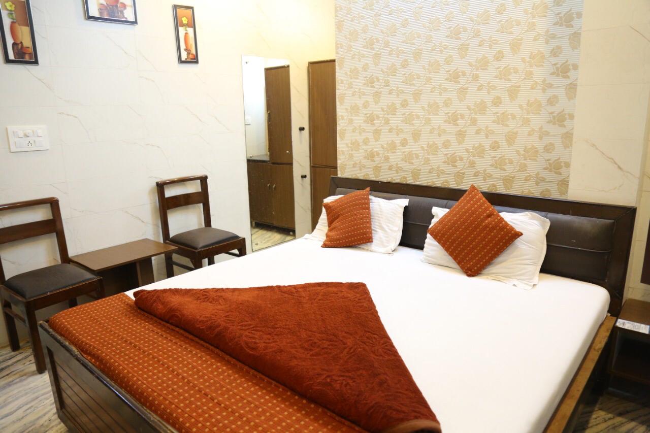 Hotel Grand Room
