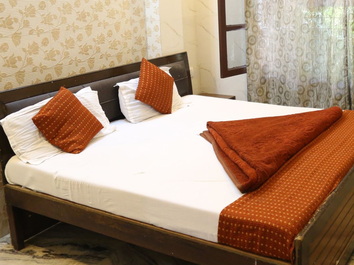 Hotel Grand Room