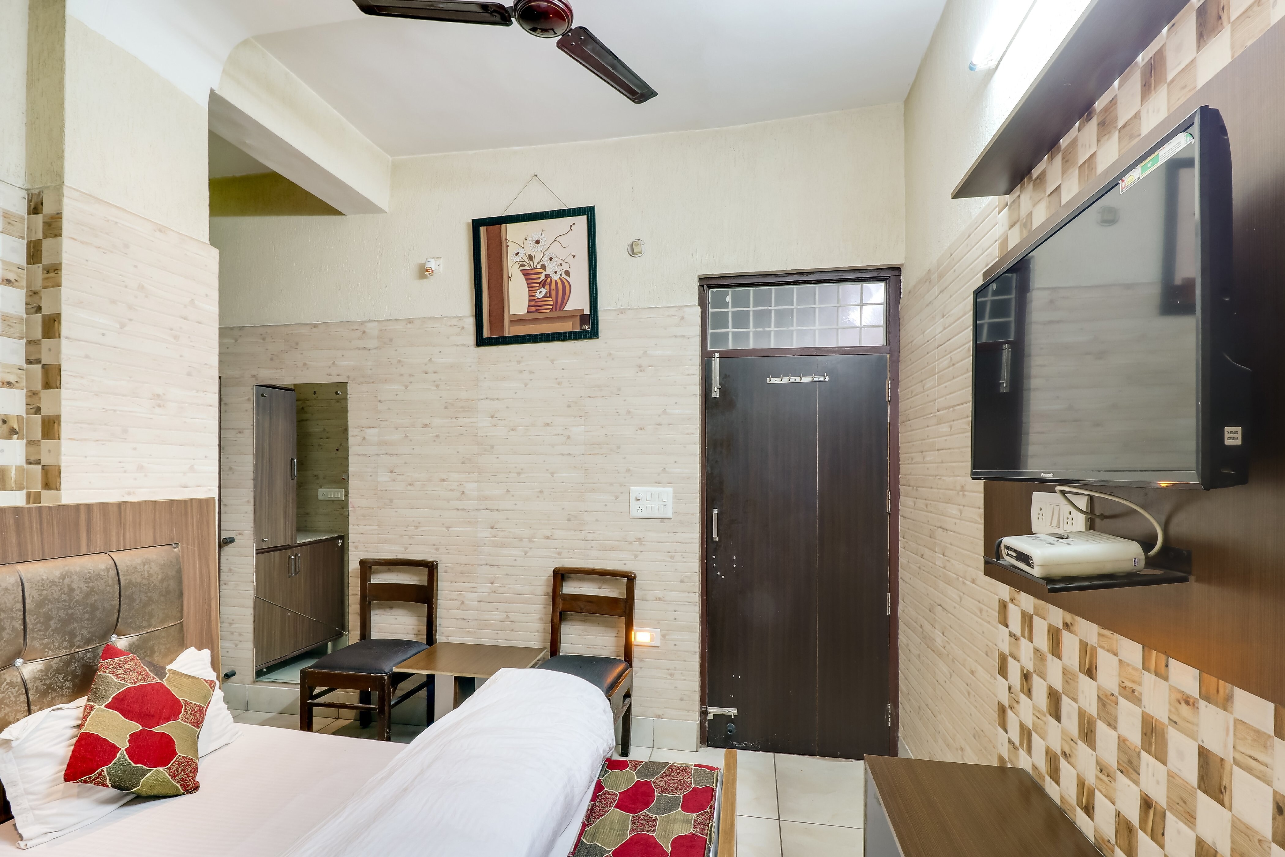 Hotel Grand Room