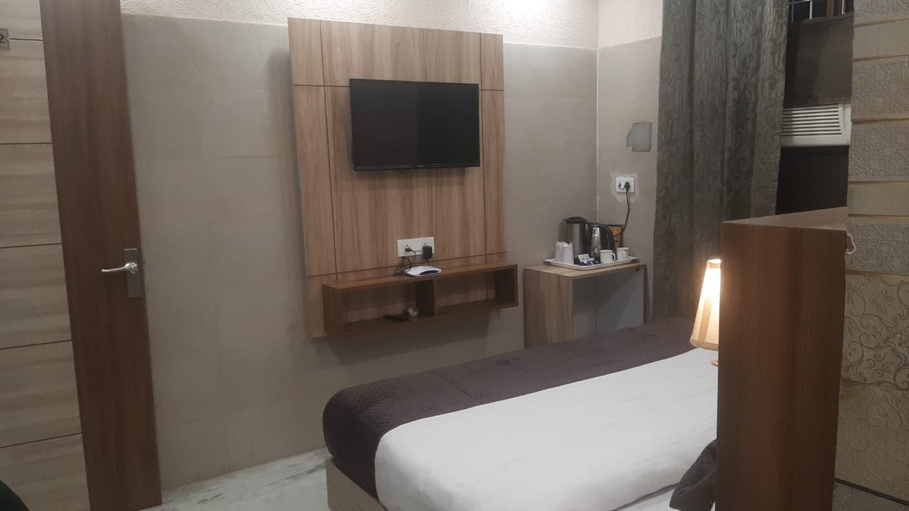 Hotel Grand Room
