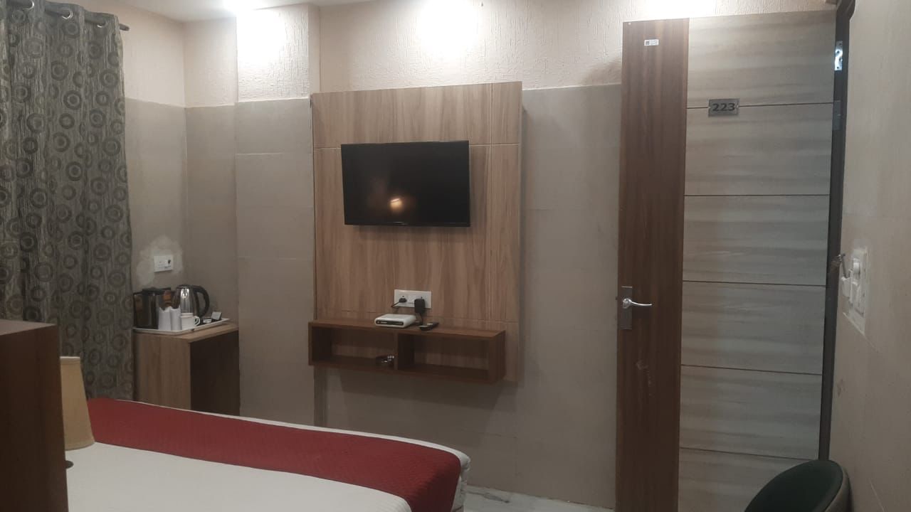 Hotel Grand Room