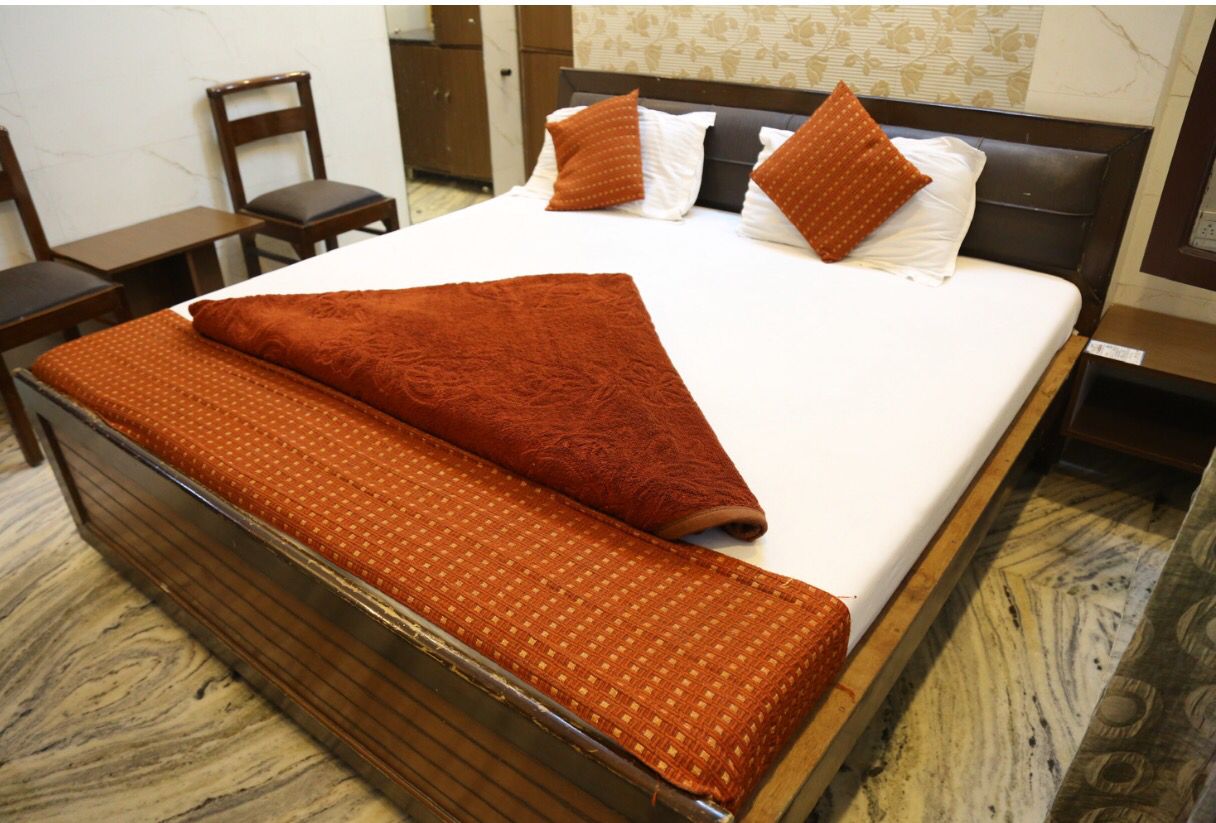 Hotel Grand Room