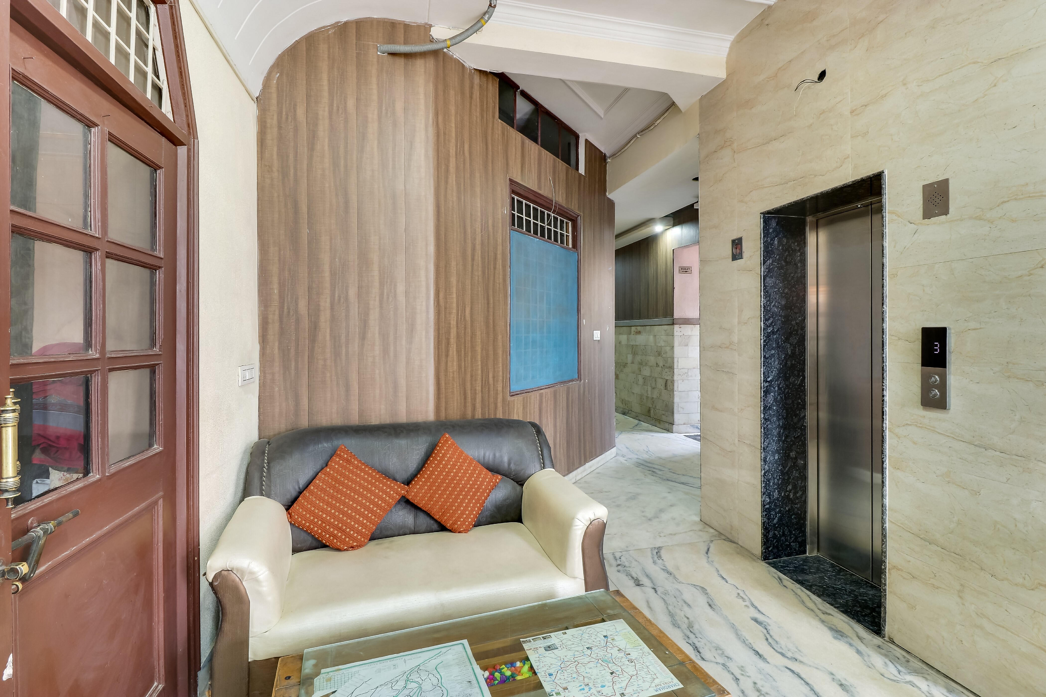 Hotel Grand Room
