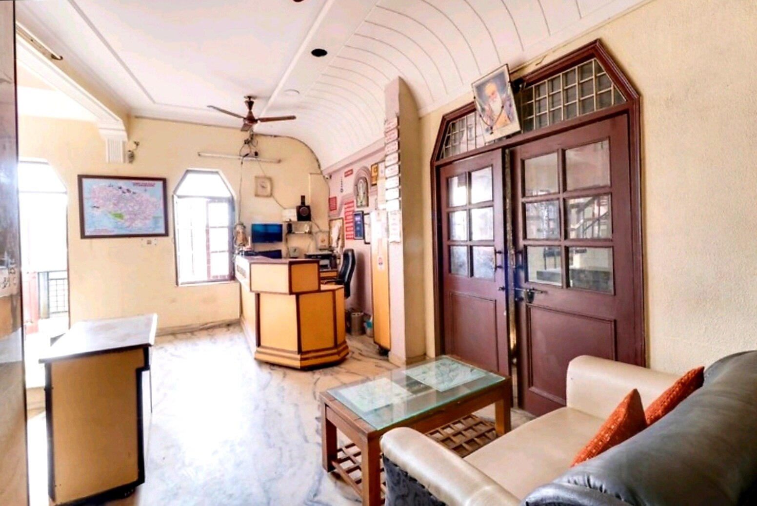 Hotel Grand Room