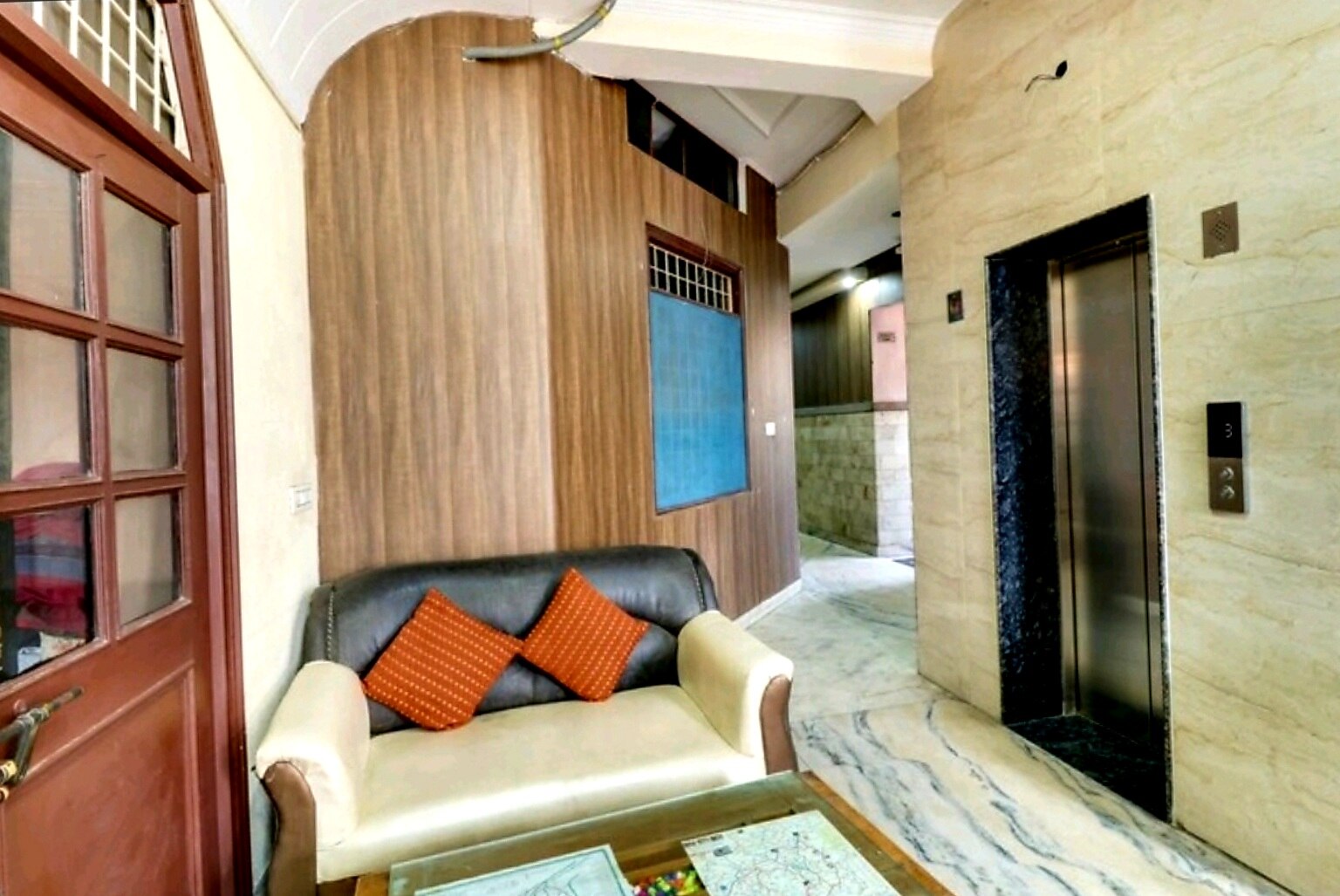 Hotel Grand Room