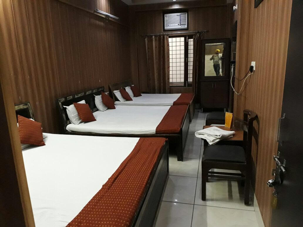 Hotel Grand Room