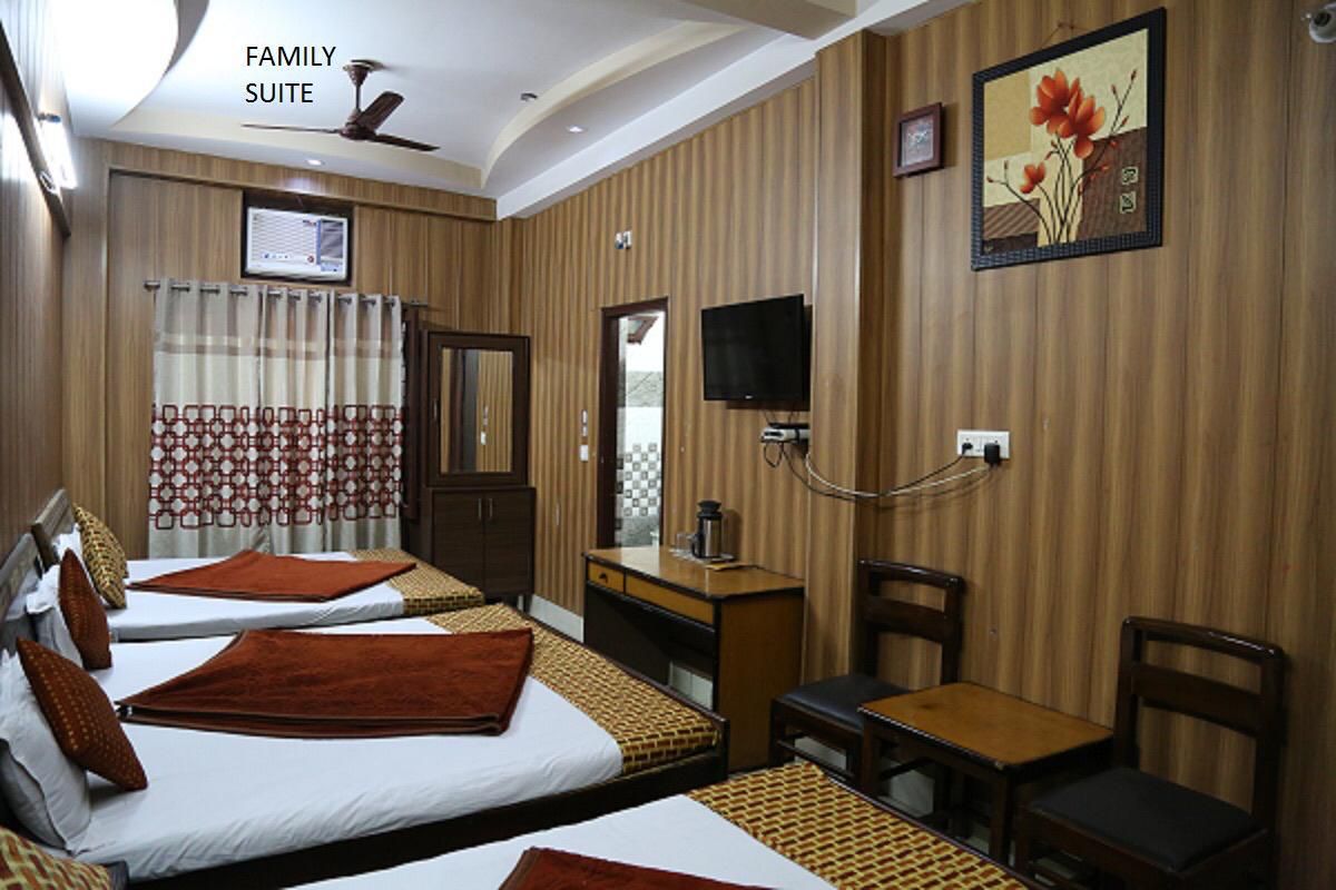 Hotel Grand Room