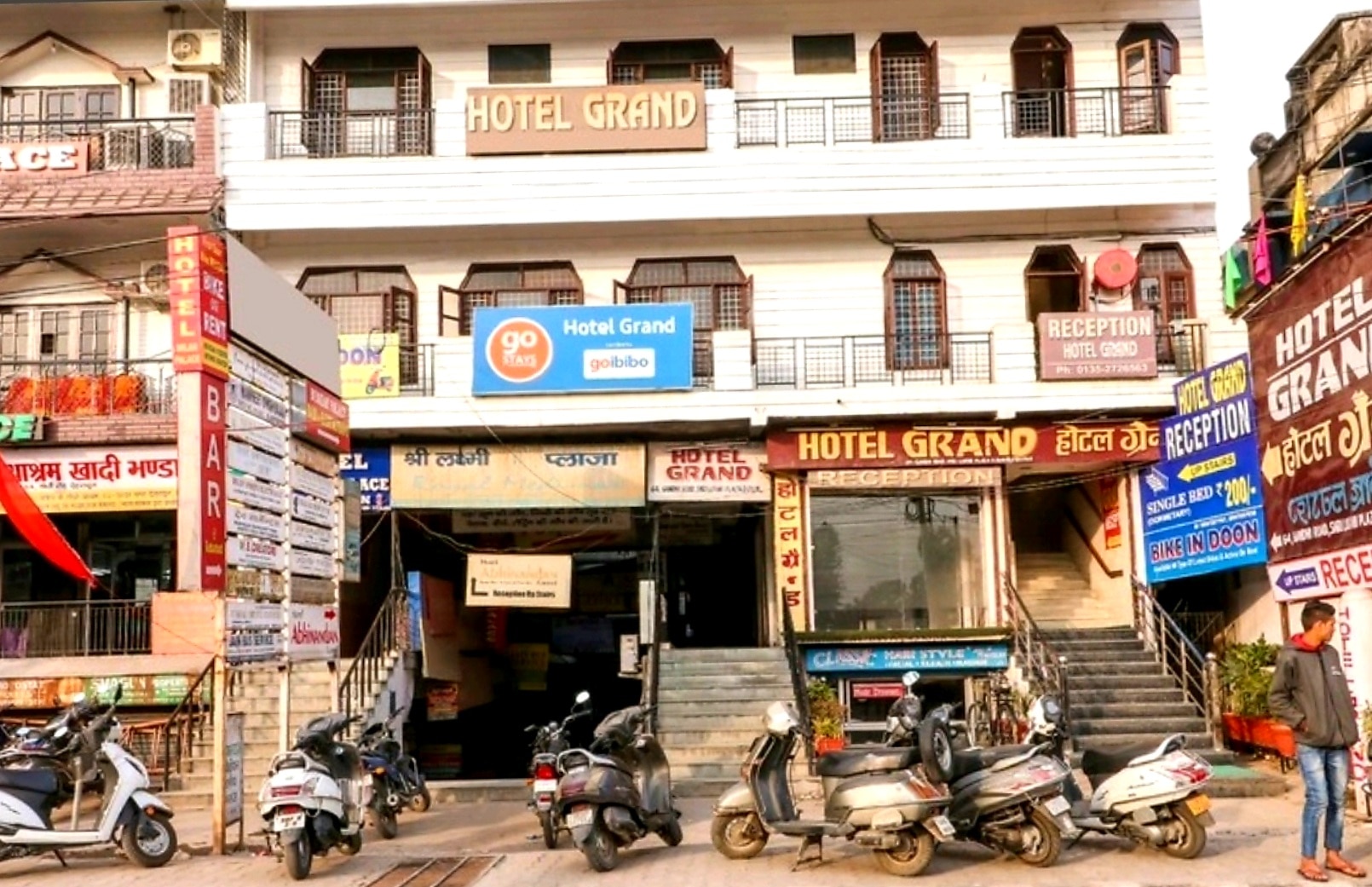 Hotel Grand Facade