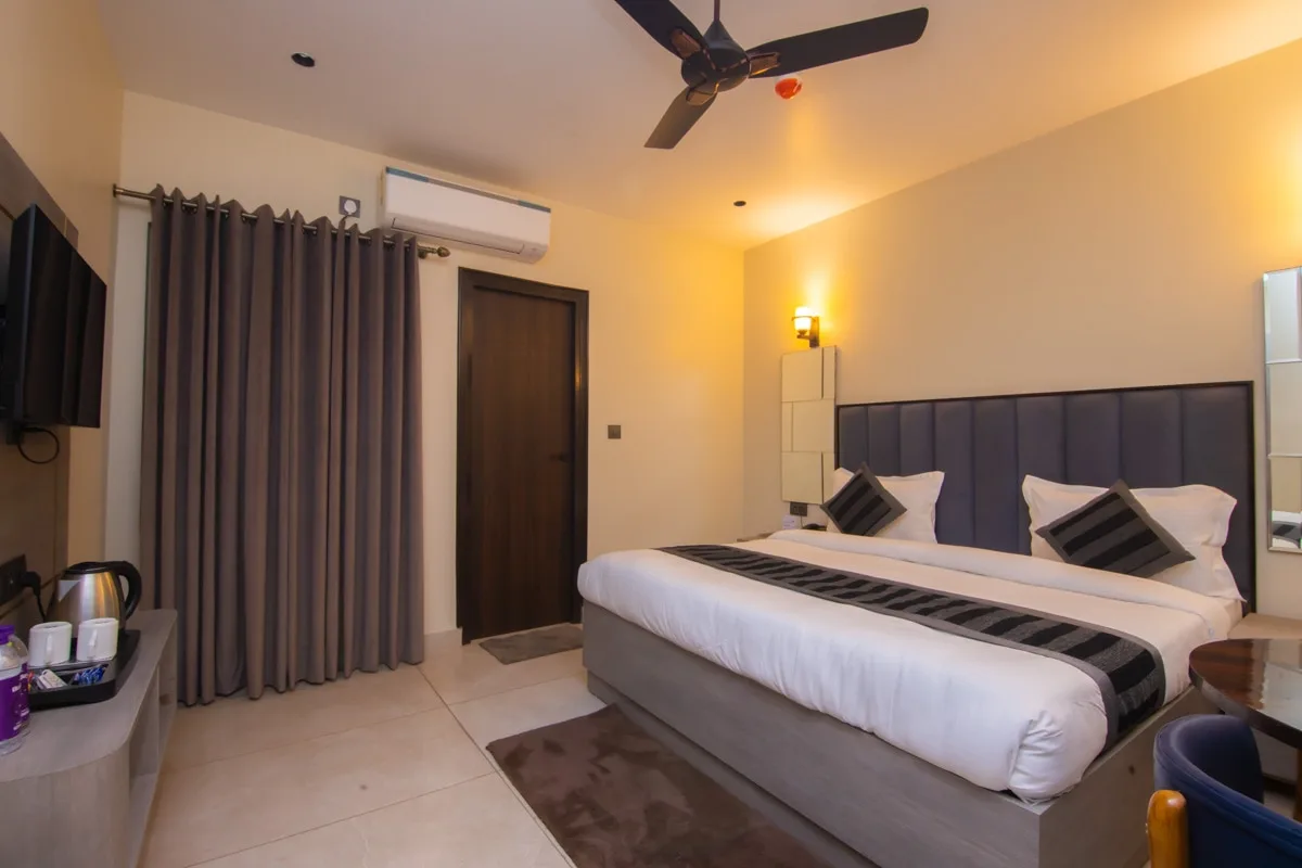 Hotel Lords Valley Room
