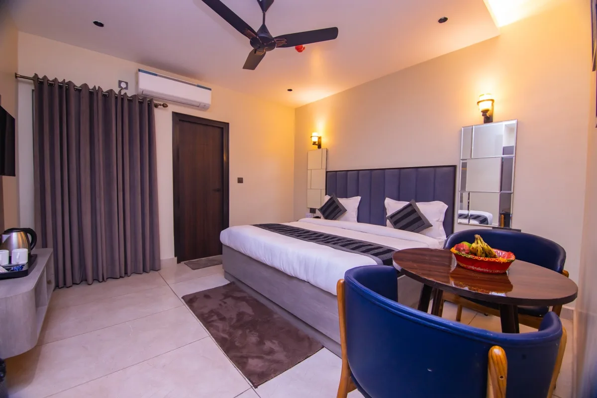 Hotel Lords Valley Room