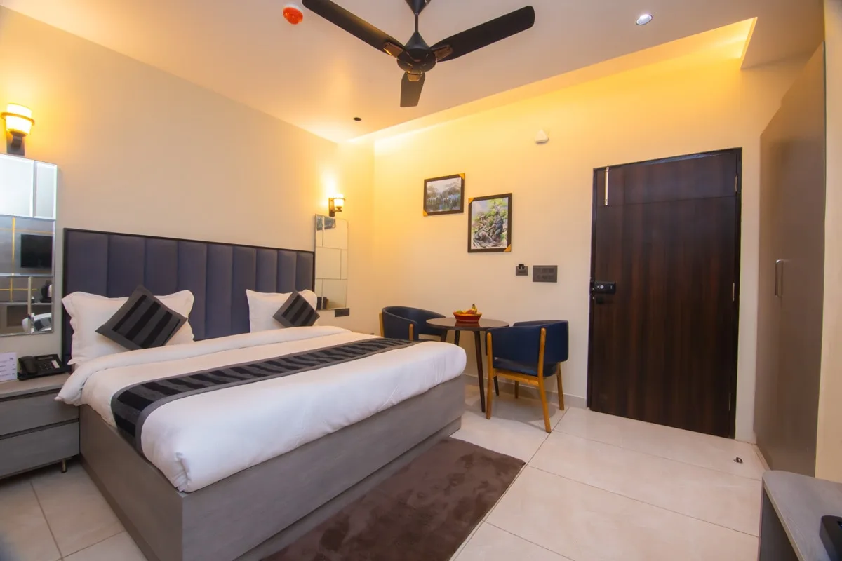 Hotel Lords Valley Room