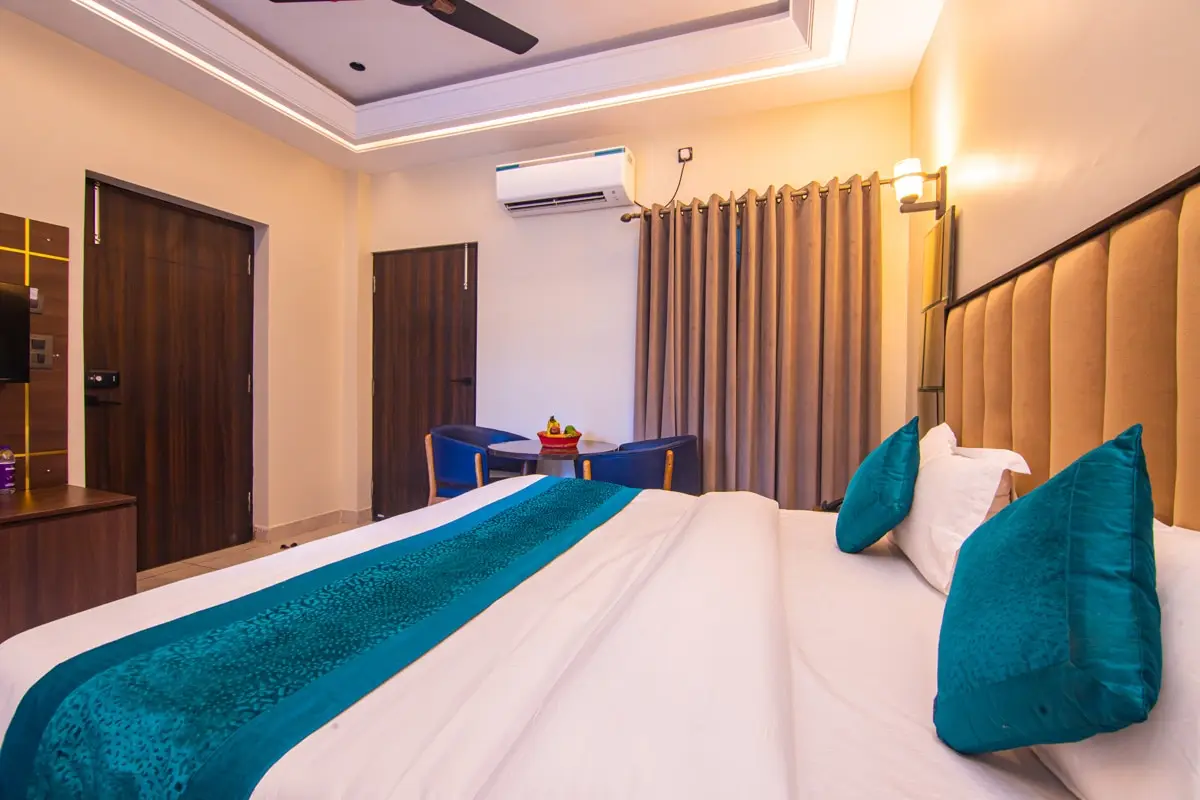 Hotel Lords Valley Room