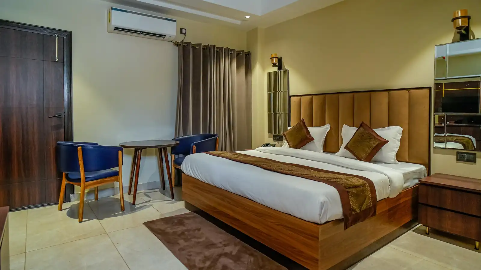 Hotel Lords Valley Room