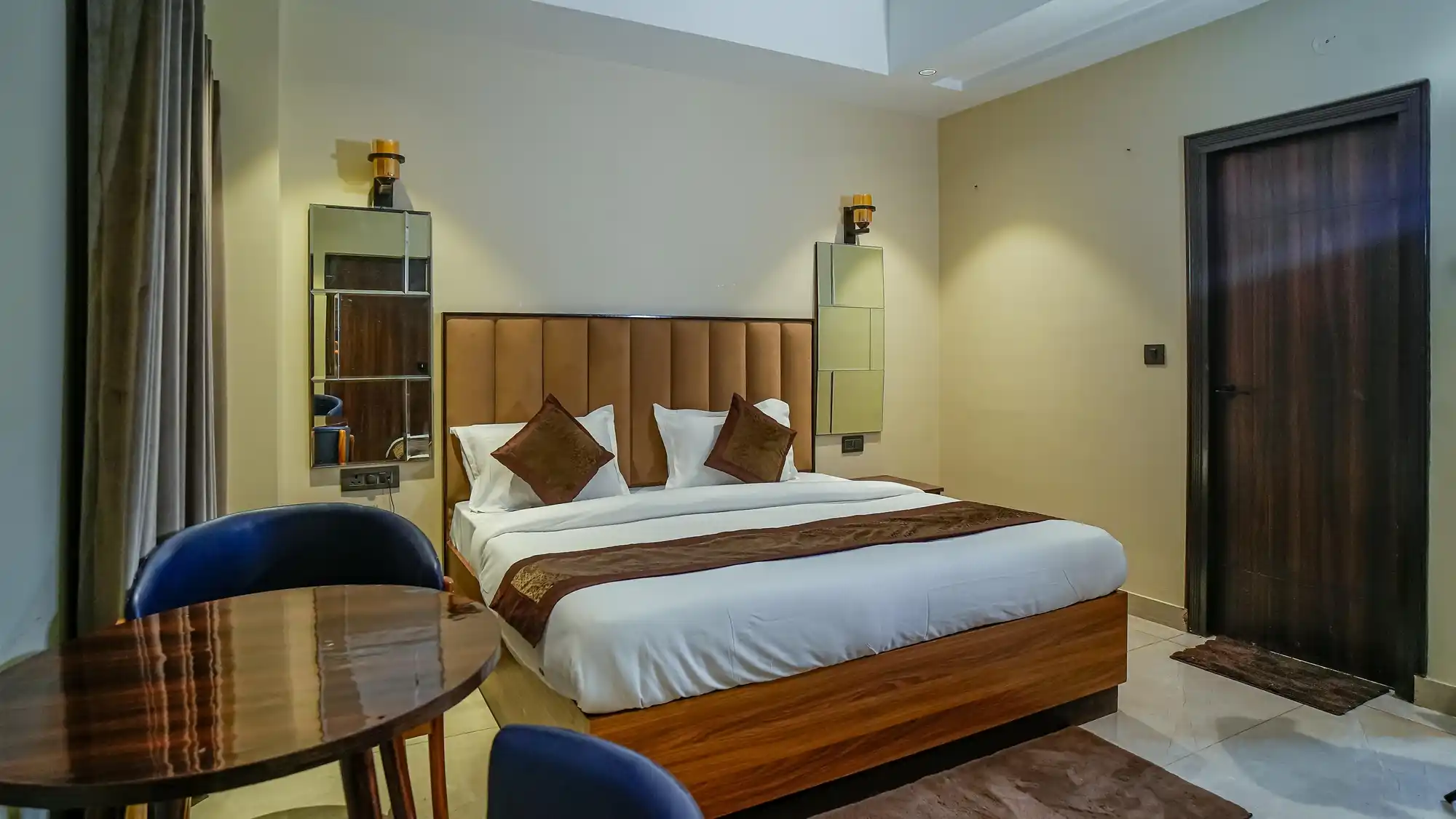 Hotel Lords Valley Room