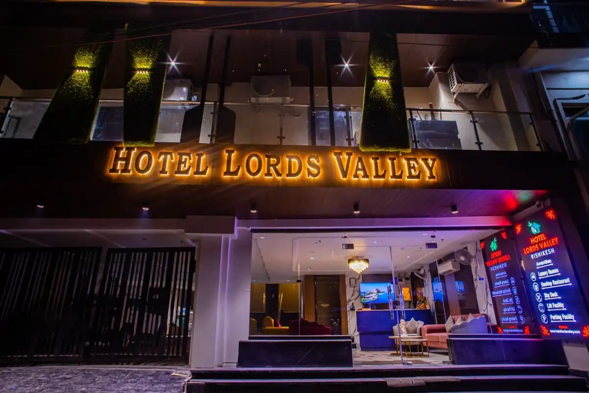 Hotel Lords Valley Facade