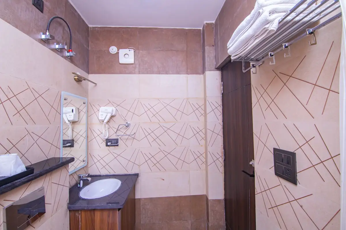 Hotel Lords Valley Bathroom