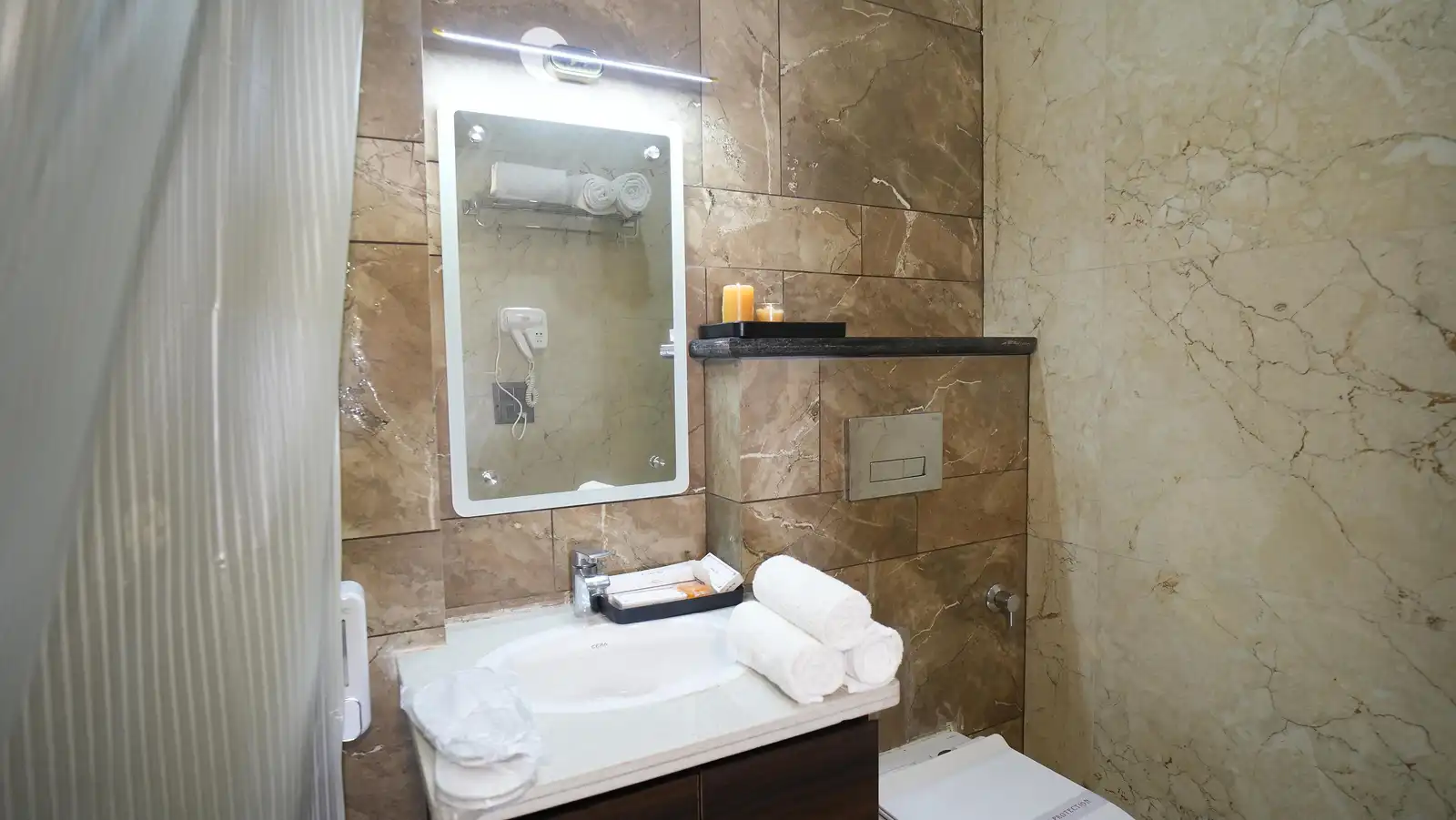Hotel Lords Valley Bathroom