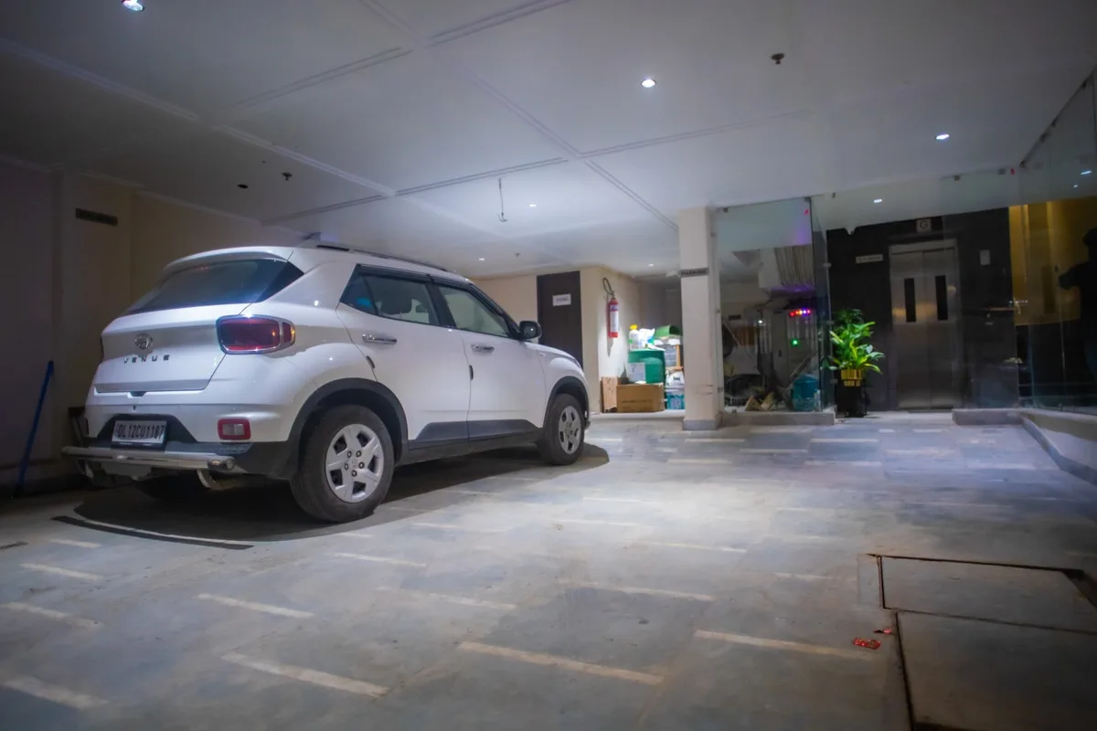 Hotel Lords Valley Parking