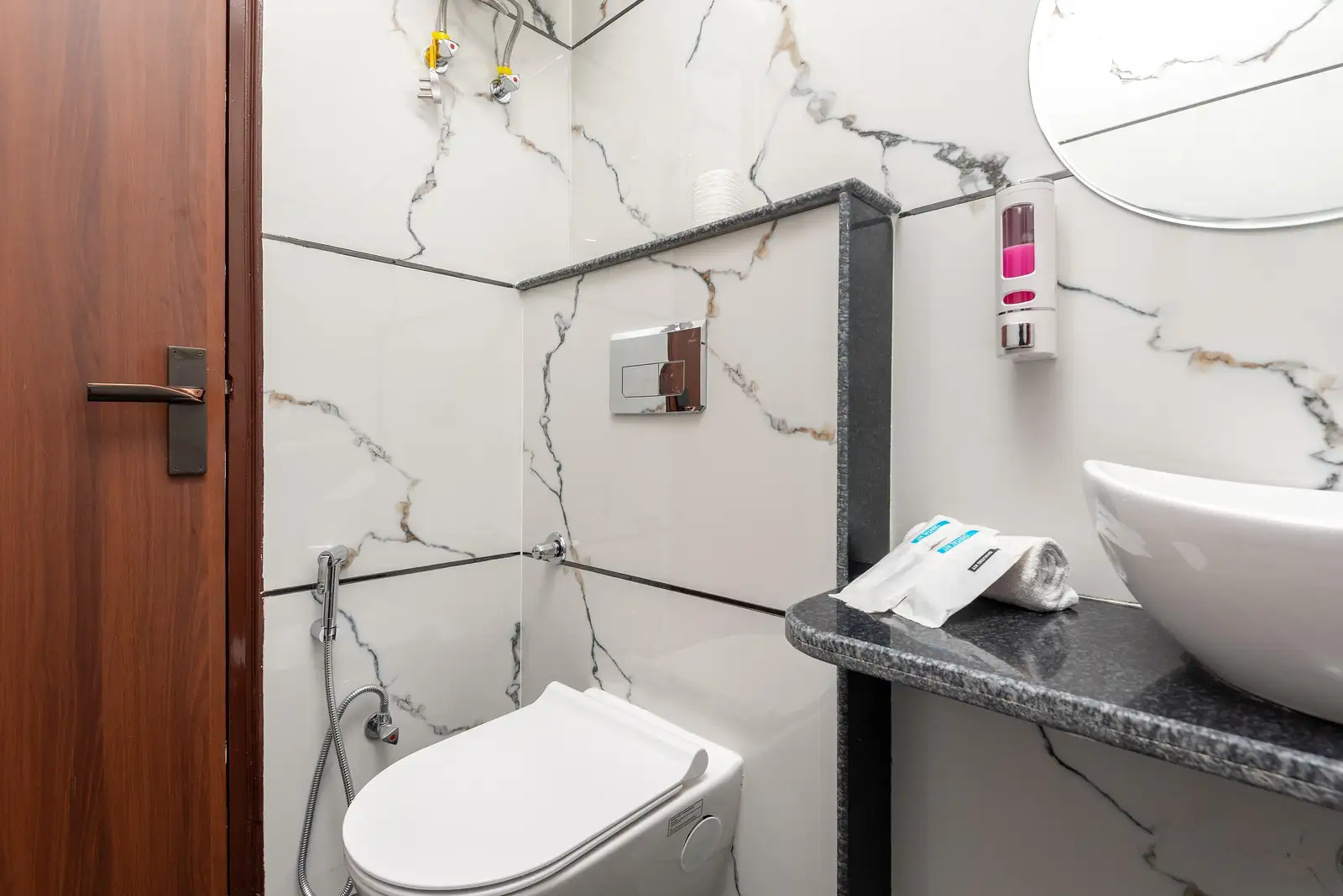Hotel Purple Dot Haridwar Washroom