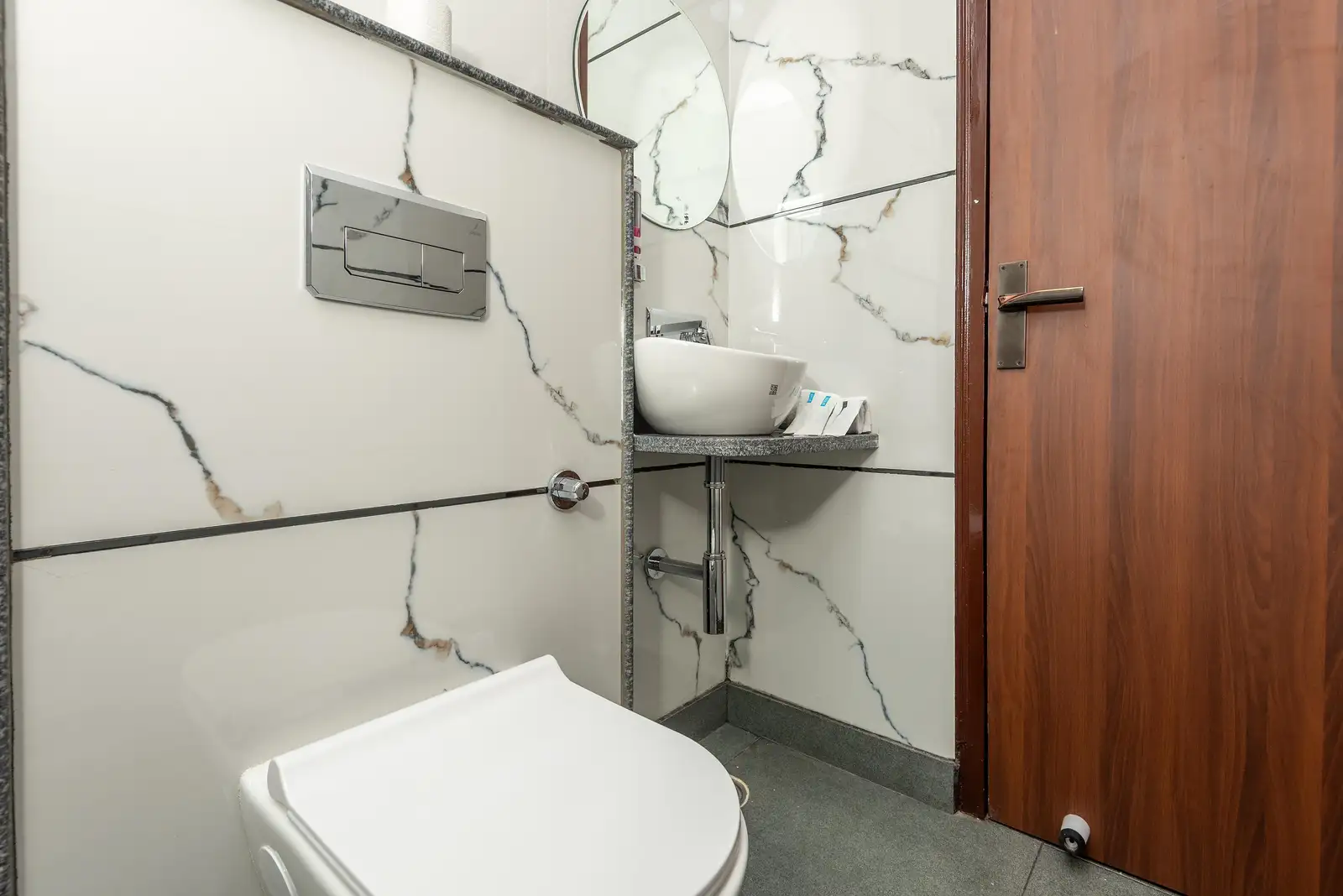Hotel Purple Dot Haridwar Washroom