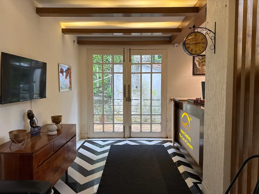 Hotel Sapling Mussoorie - 500MTR Picture Palace Mall Road Bedroom