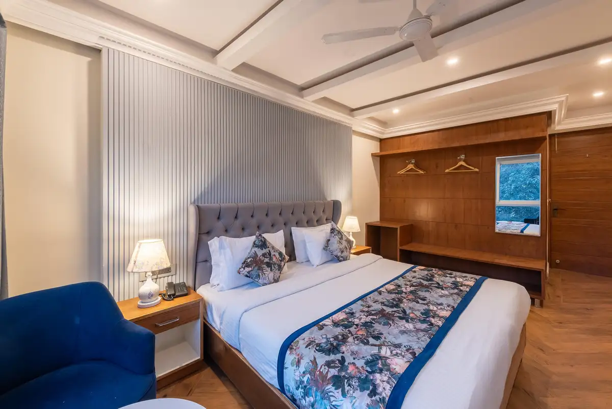 Hotel Sapling Mussoorie - 500MTR Picture Palace Mall Road Bedroom
