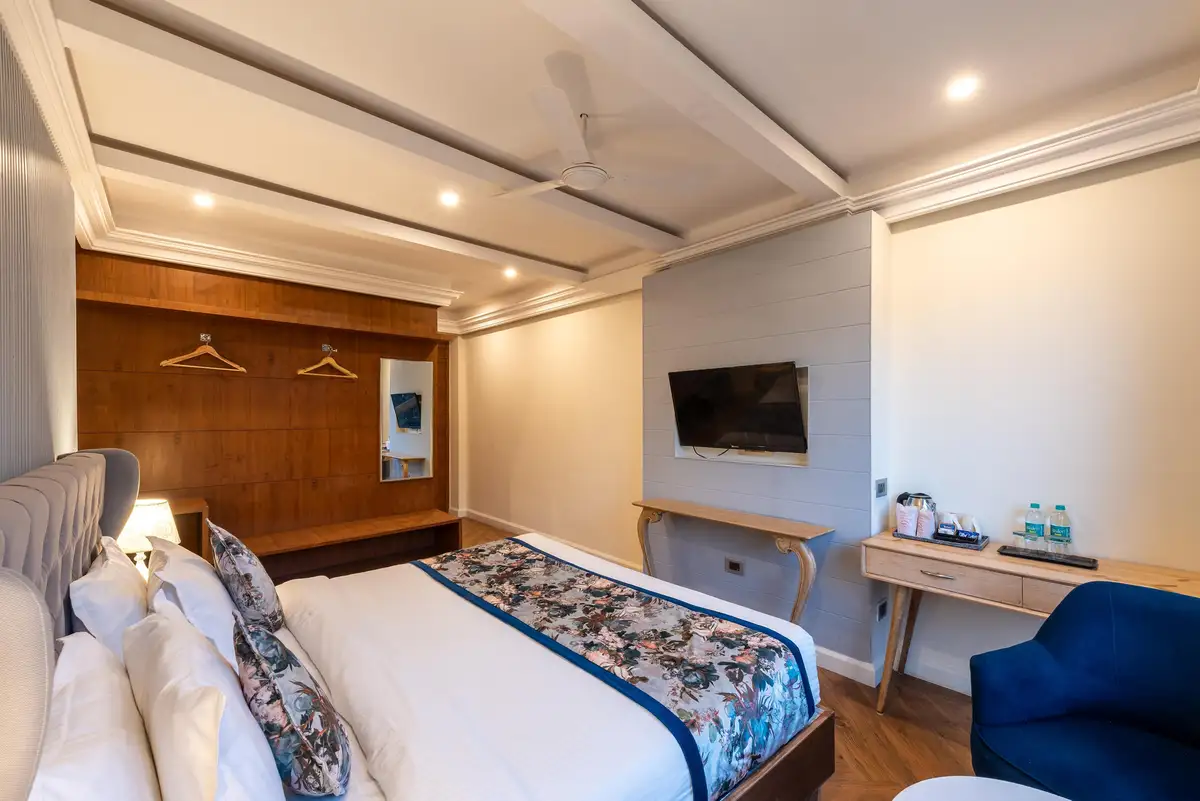 Hotel Sapling Mussoorie - 500MTR Picture Palace Mall Road Bedroom