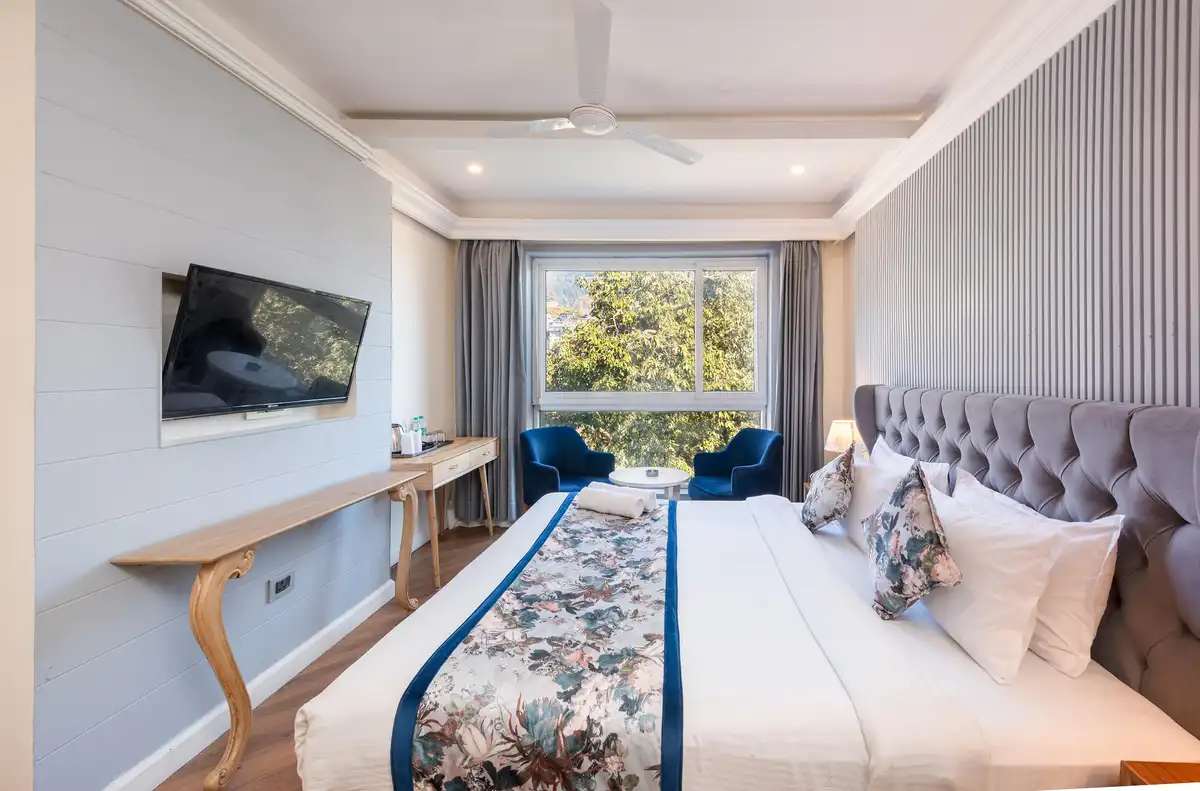 Hotel Sapling Mussoorie - 500MTR Picture Palace Mall Road Bedroom