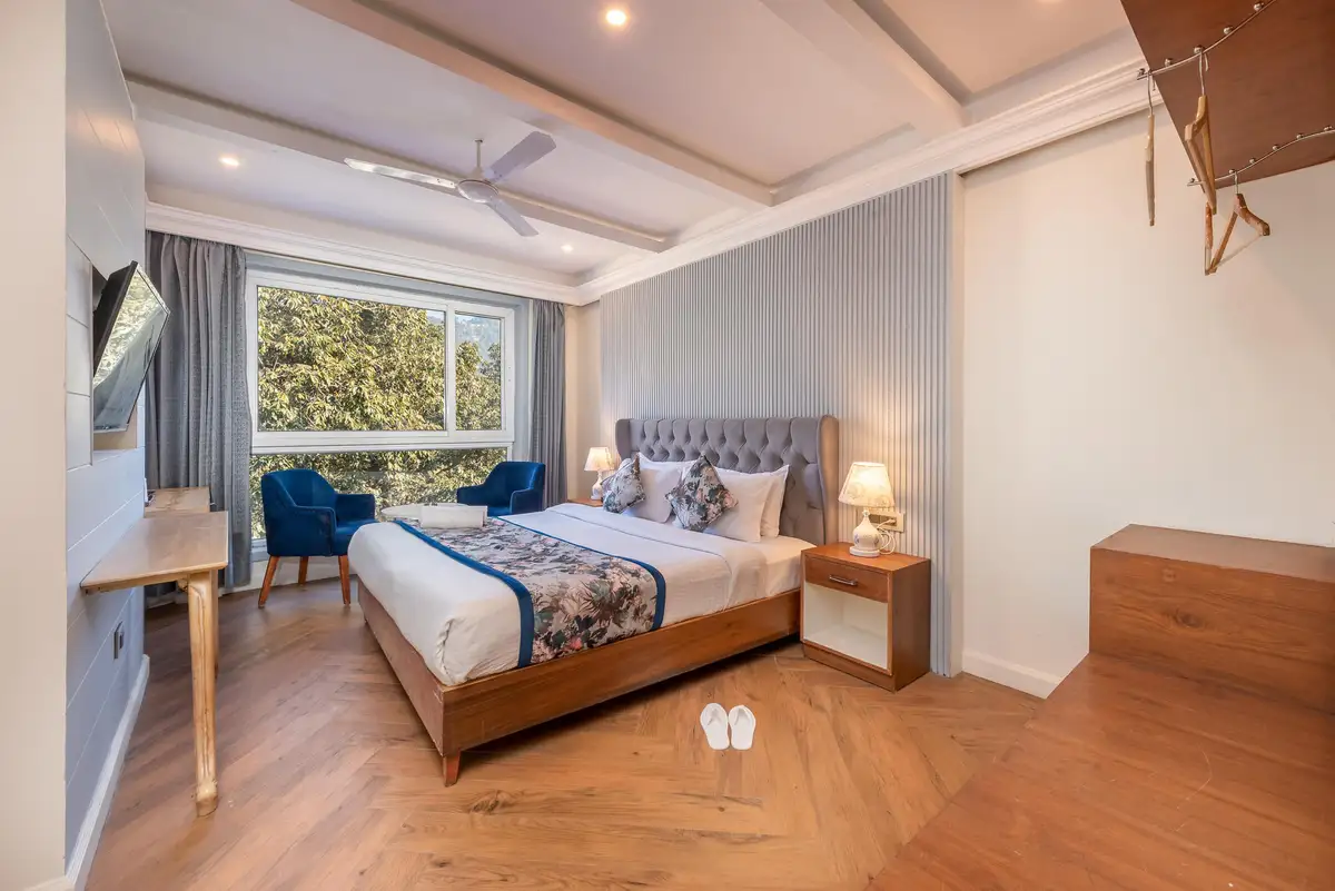 Hotel Sapling Mussoorie - 500MTR Picture Palace Mall Road Bedroom