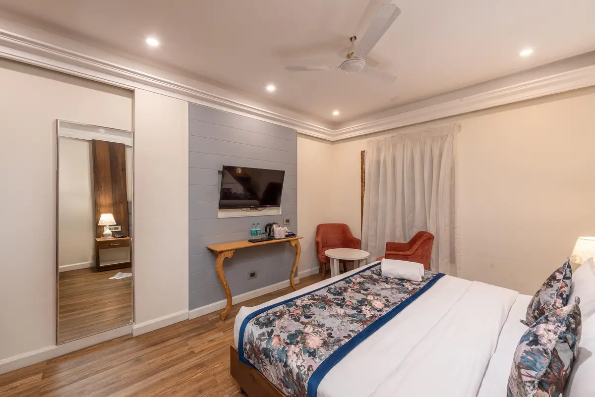 Hotel Sapling Mussoorie - 500MTR Picture Palace Mall Road Bedroom